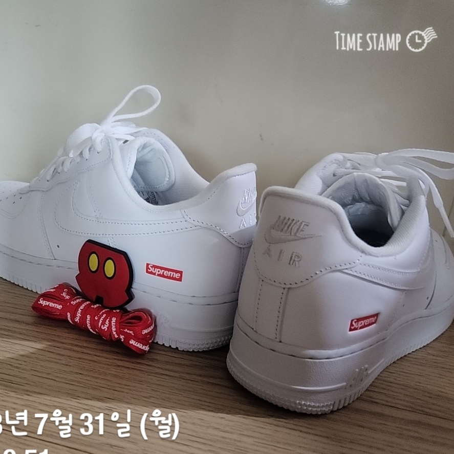 Nike x Supreme Air Force 1 Low White 착용 스타일 - 2
