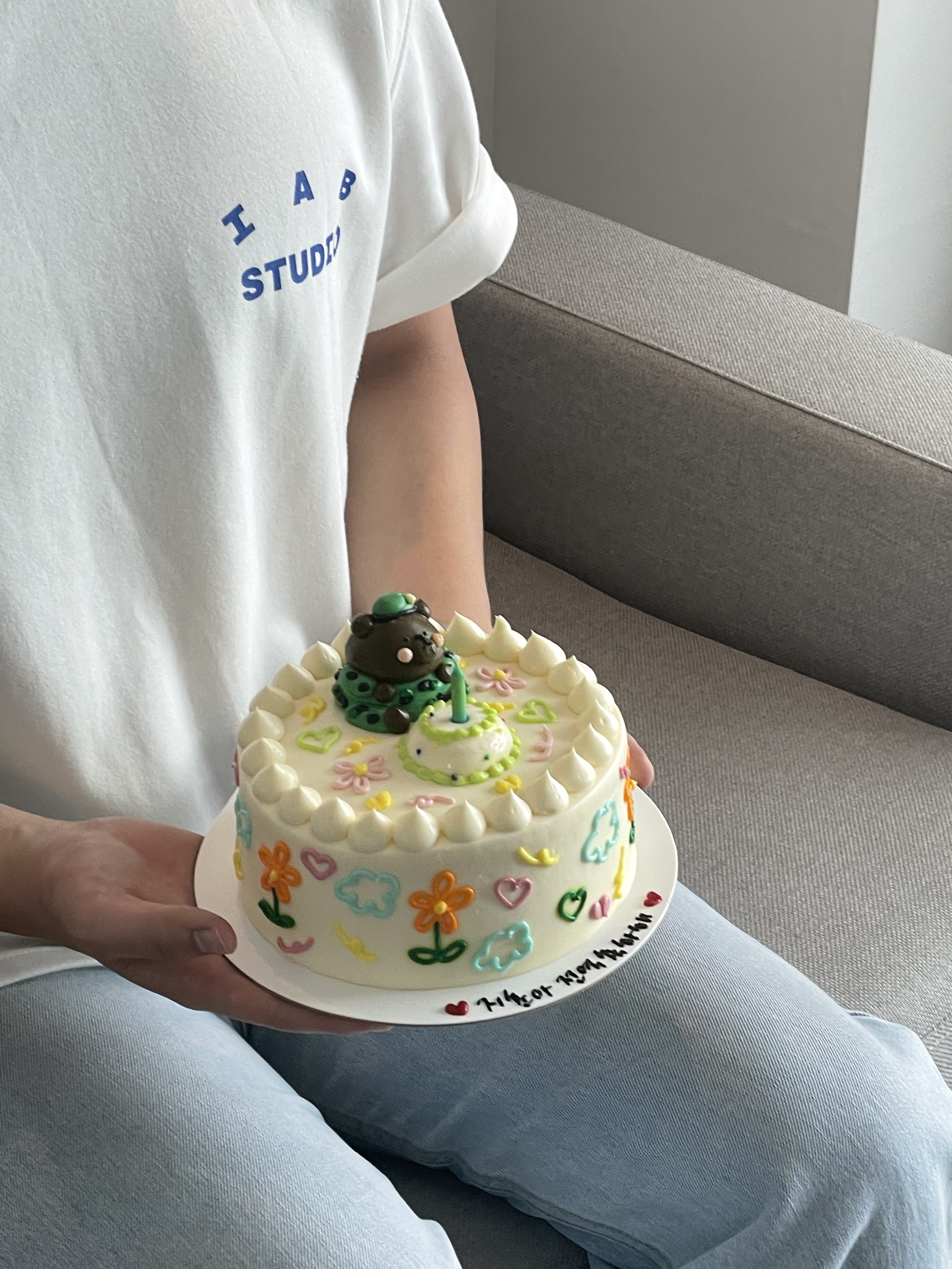 IAB Studio 10th Anniversary T-Shirt White 착용 스타일 - 1