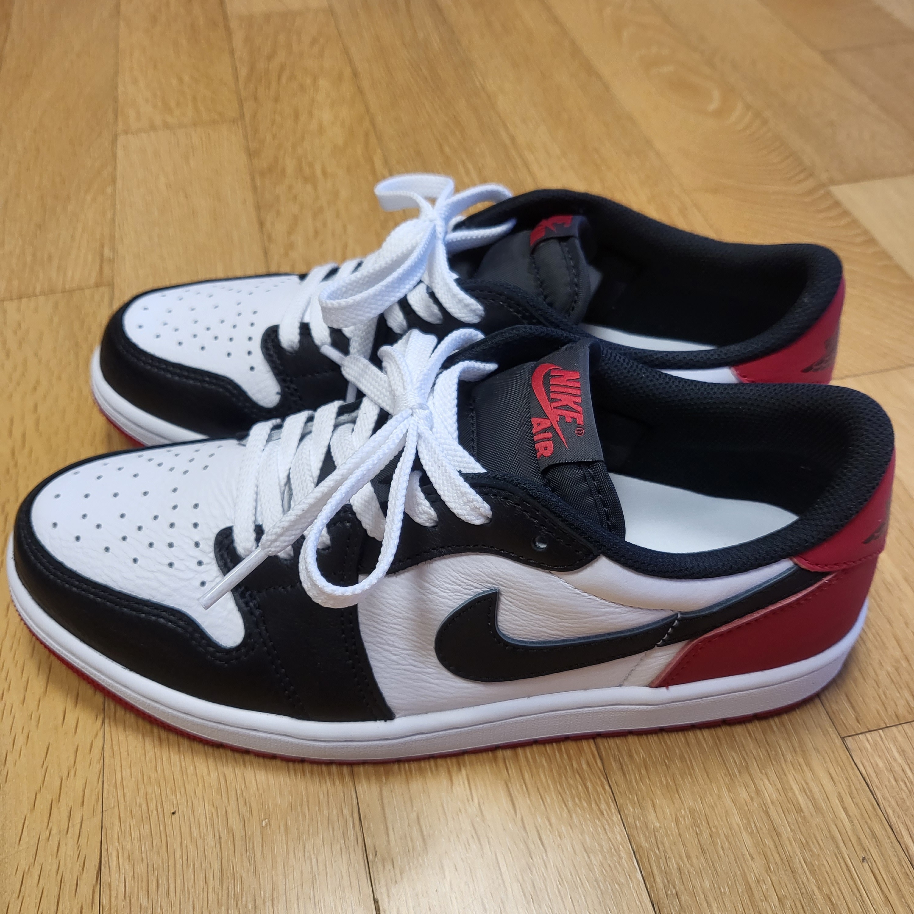 Jordan 1 Retro Low OG Black Toe 착용 스타일 - 2