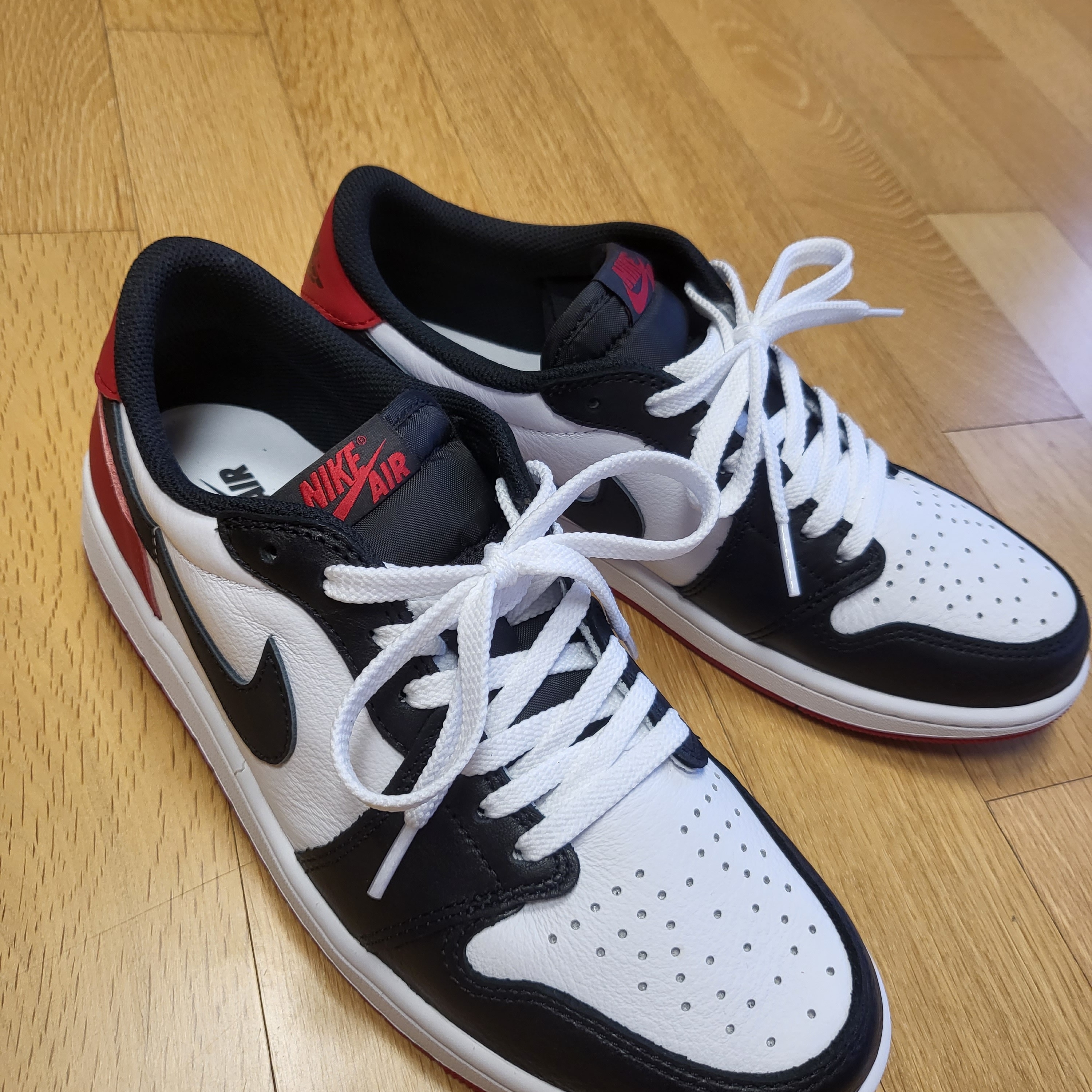 Jordan 1 Retro Low OG Black Toe 착용 스타일 - 4