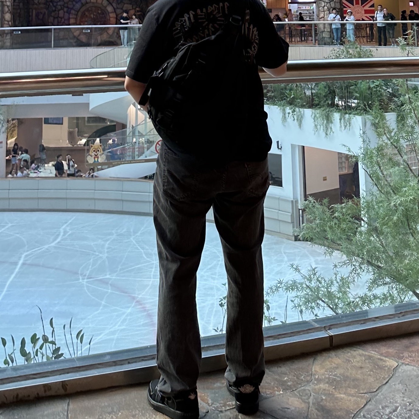 Stussy Dominoes T-Shirt Black, Jordan 1 x Travis Scott Retro Low OG SP Black Phantom 착용 스타일 - 1