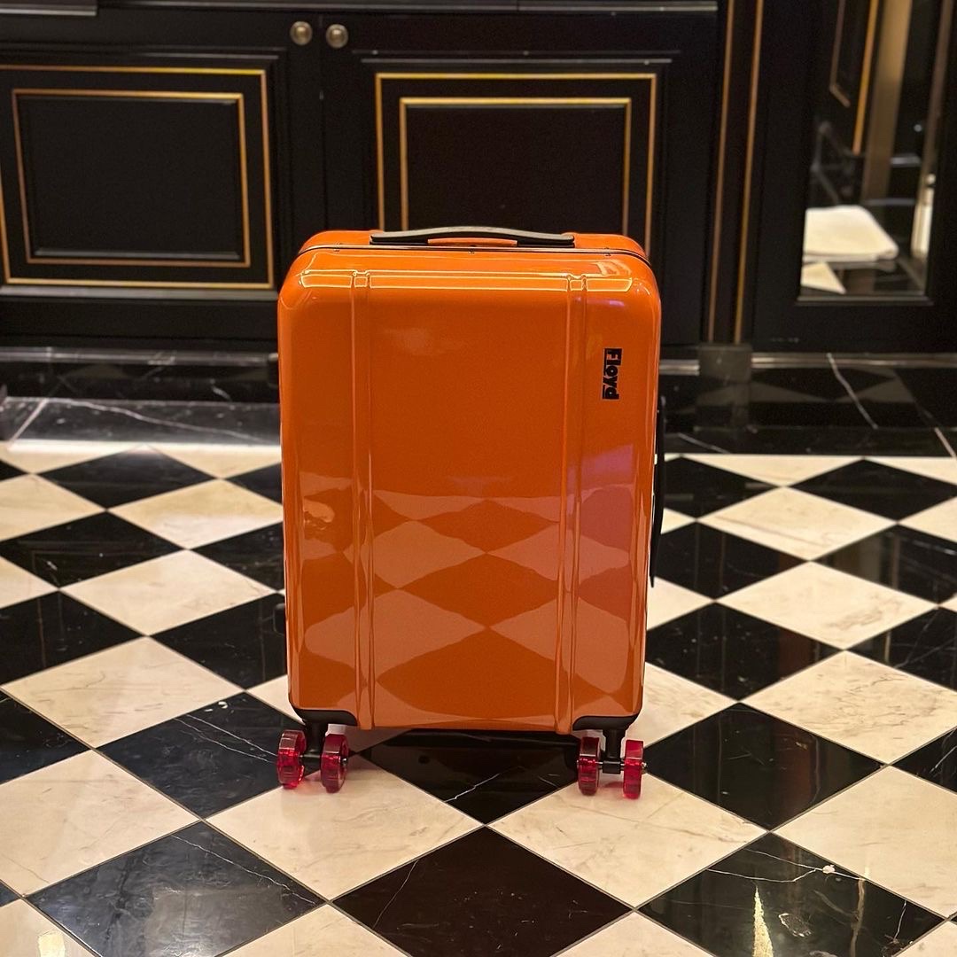 Floyd Cabin Hot Orange 착용 스타일