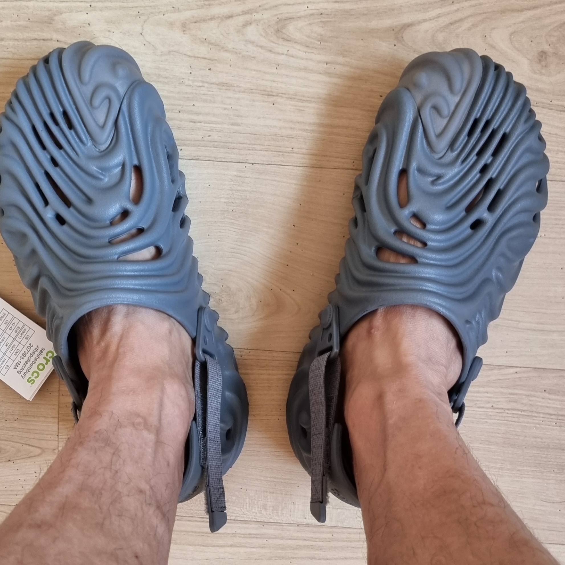 Crocs x Salehe Bembury Pollex Clog Niagara 착용 스타일 - 3