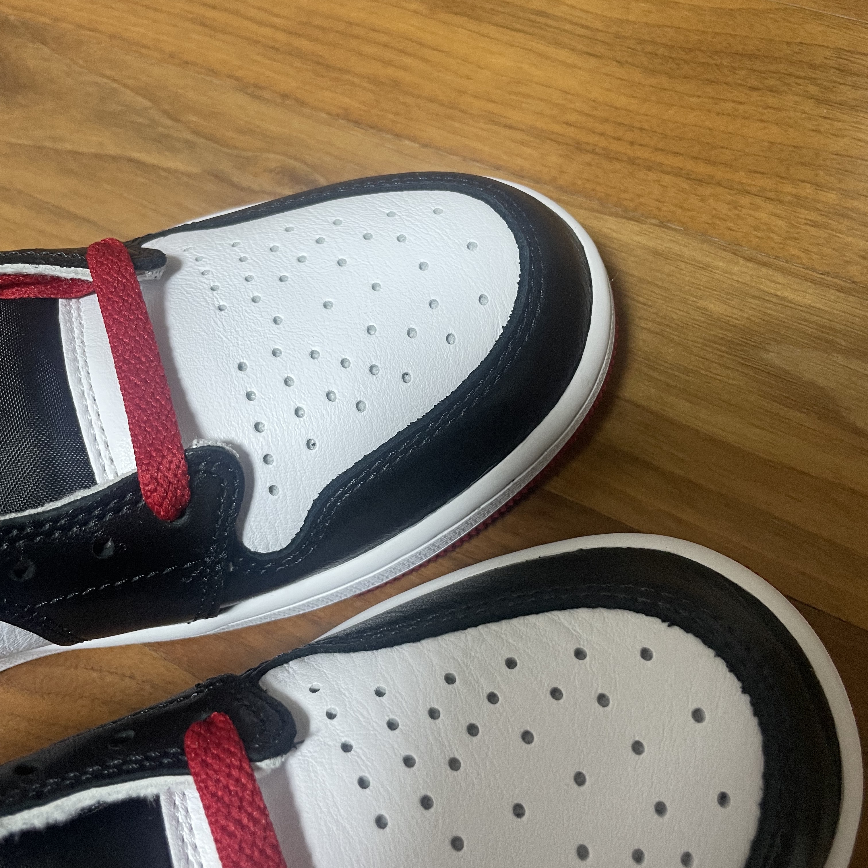 Jordan 1 Retro Low OG Black Toe 착용 스타일 - 5
