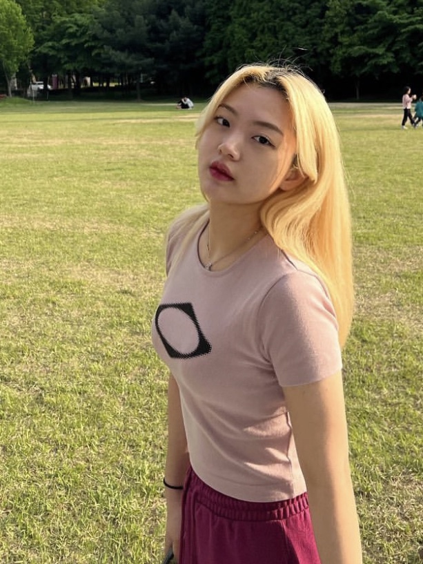 (W) Mischief Rhombus Blur T-Shirt Mini Dusty Pink, (W) Mischief Rhombus Blur T-Shirt Mini Black 착용 스타일