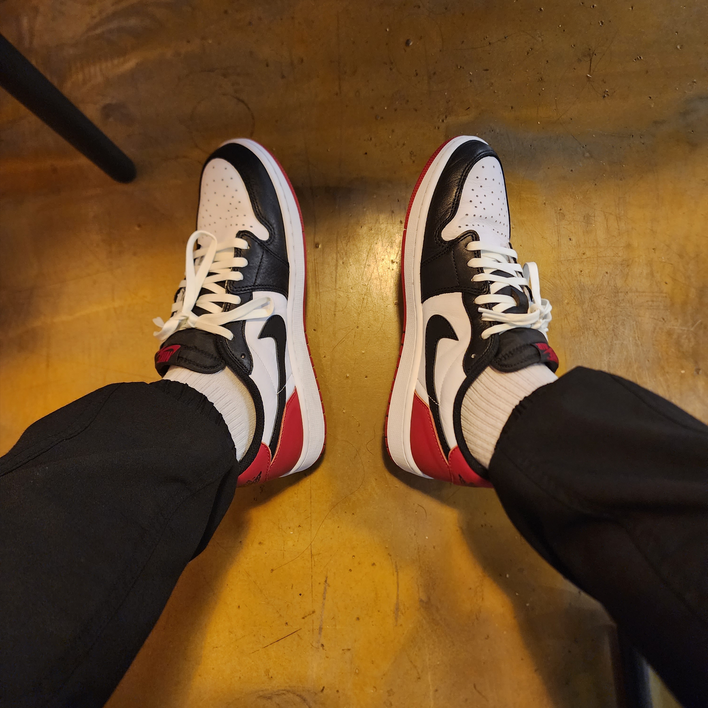 Jordan 1 Retro Low OG Black Toe 착용 스타일 - 2