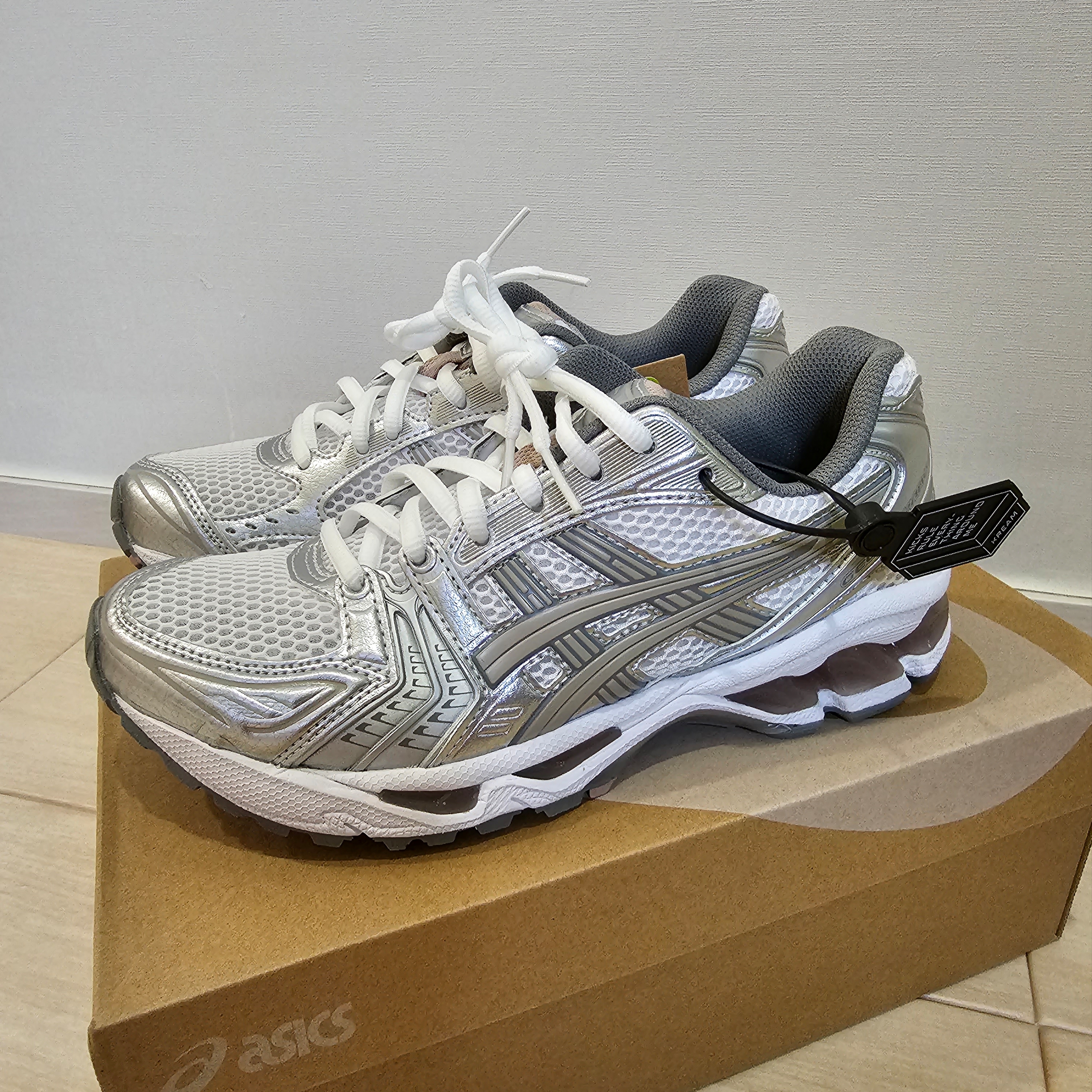 (W) Asics Gel-Kayano 14 White Moonrock 착용 스타일