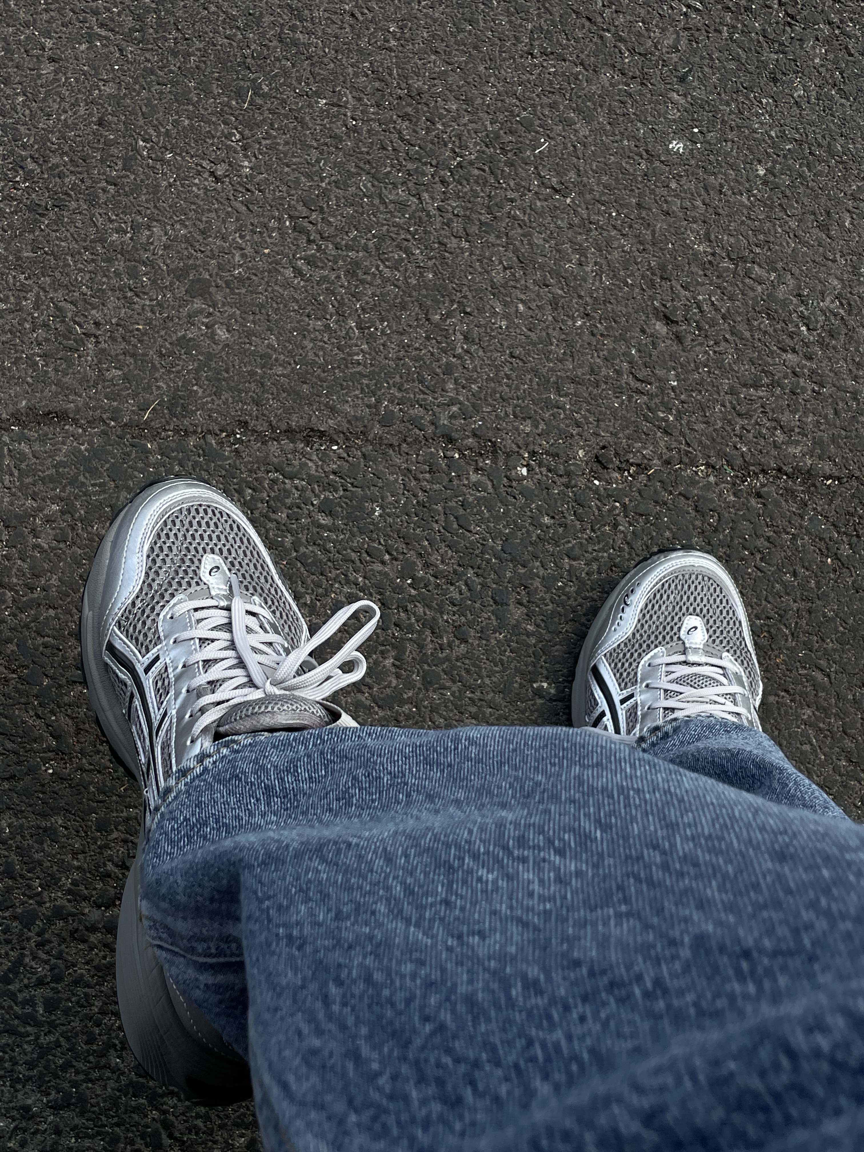 Asics x Freja Wewer Gel-1090 V2 Clay Grey Pure Silver 착용 스타일