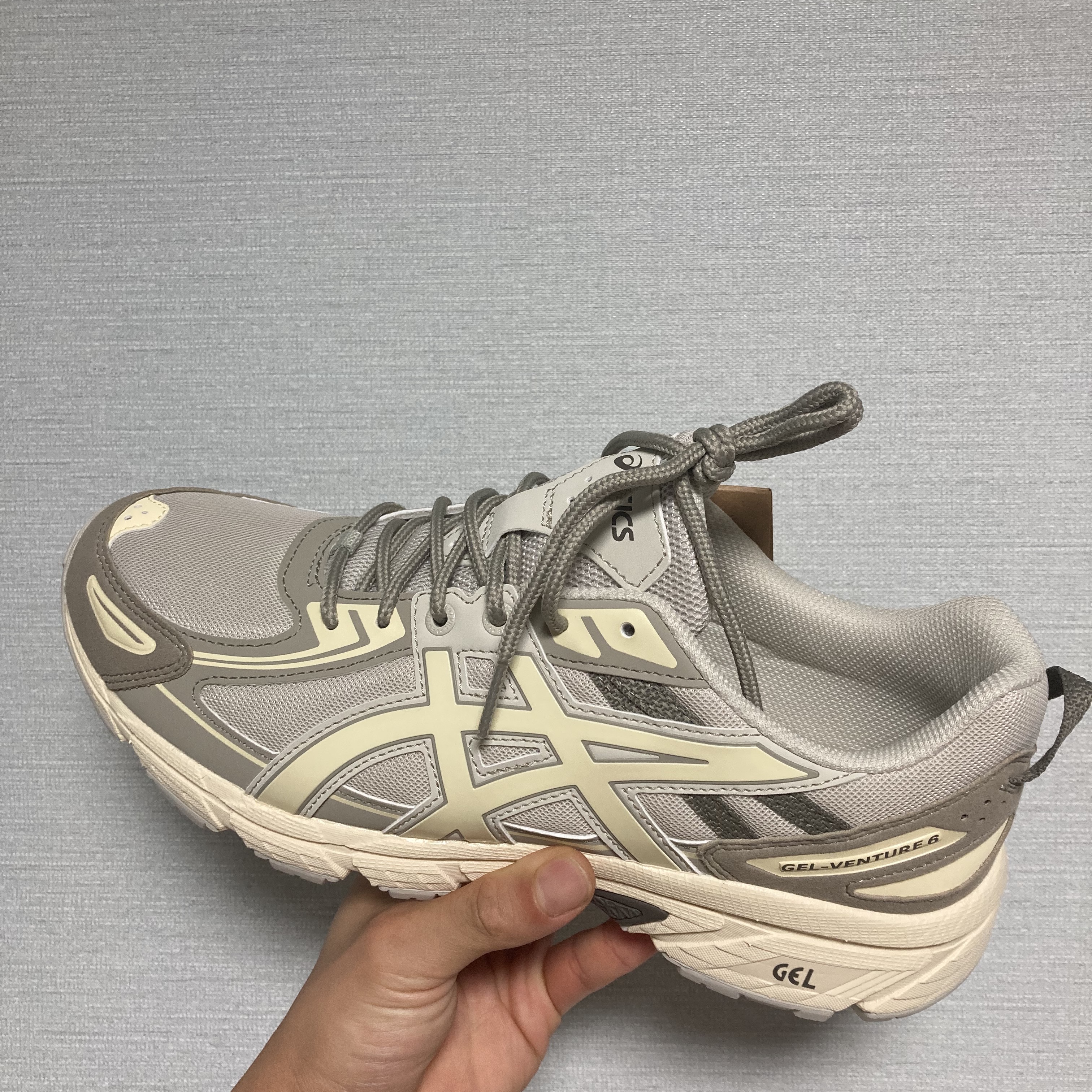 Asics Gel-Venture 6 Vanilla Custard 착용 스타일 - 5