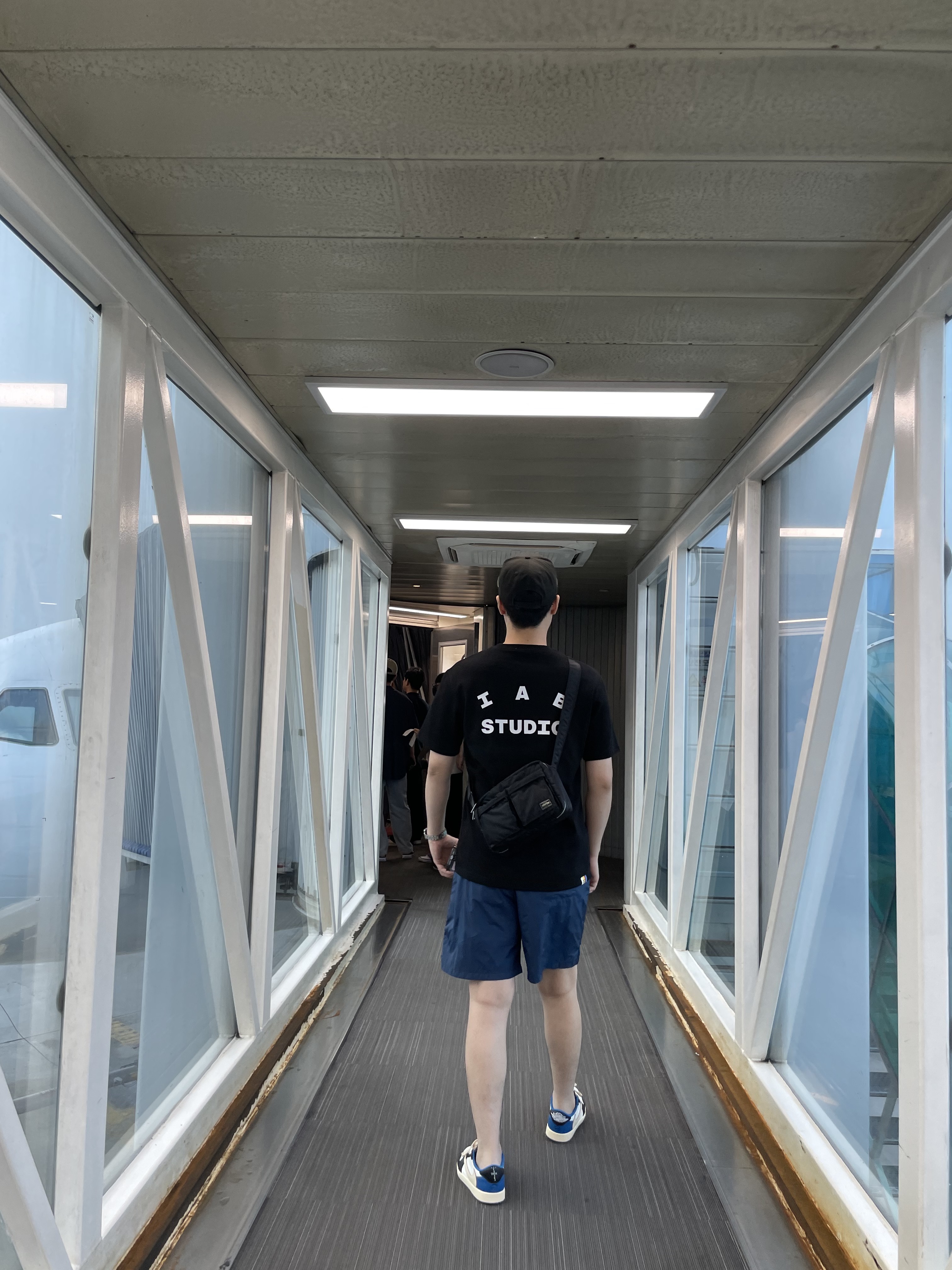 Jordan 1 x Travis Scott x Fragment Retro Low OG SP Military Blue, Porter Tanker Shoulder Bag S Black 착용 스타일 - 3