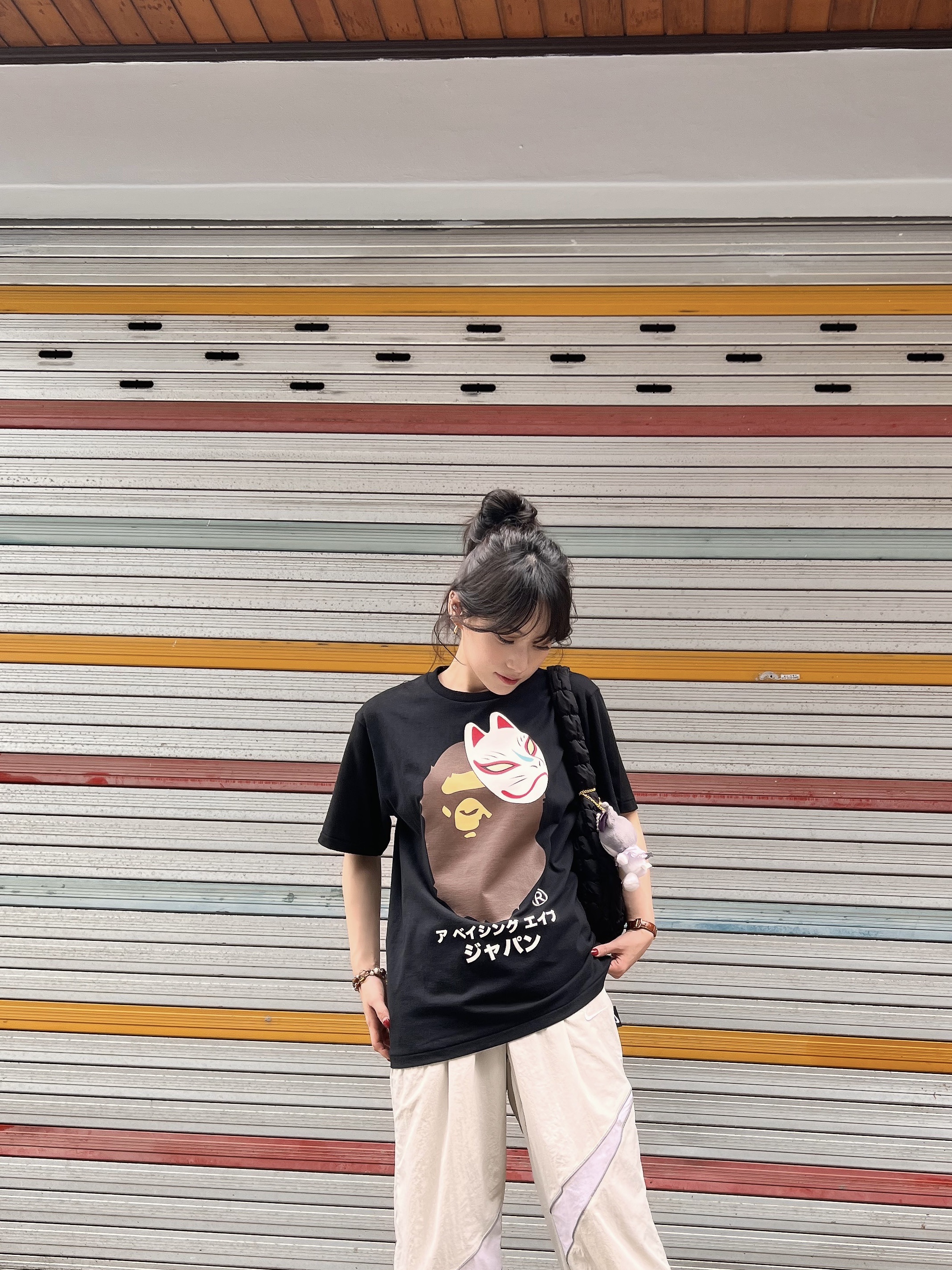 COS Quilted Mini Bag Black, BAPE Japanese Fox Mask T-Shirt Black 착용 스타일 - 2