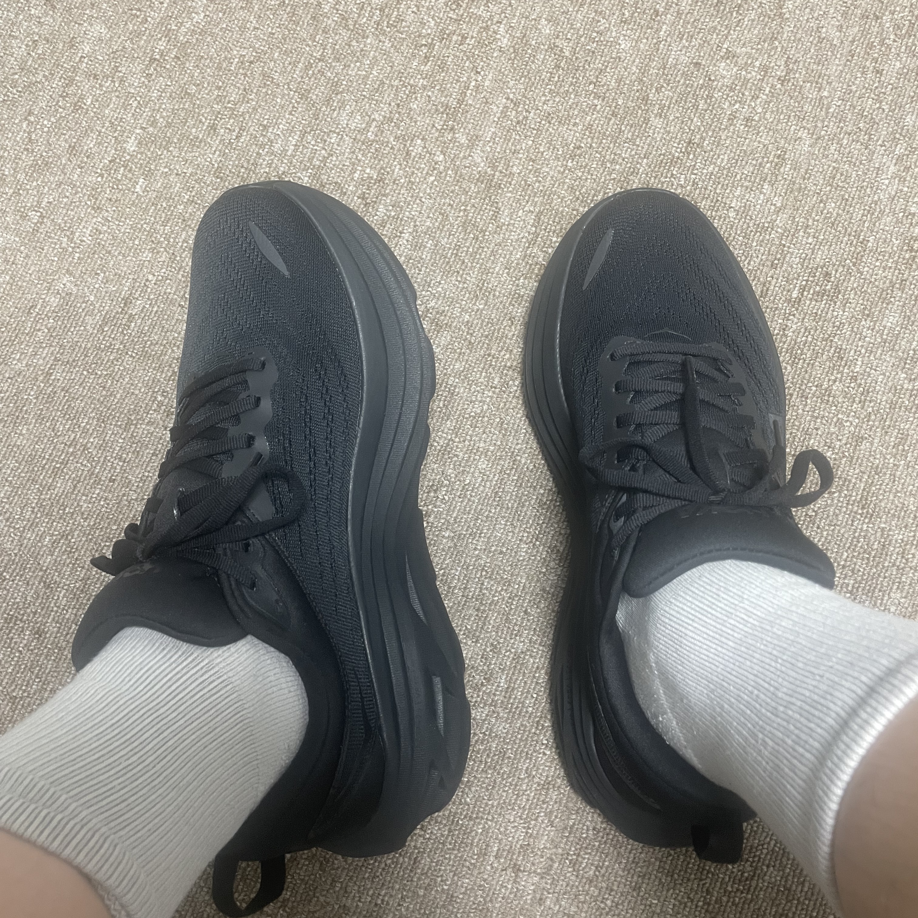 Hoka Bondi 8 Black - Wide 착용 스타일