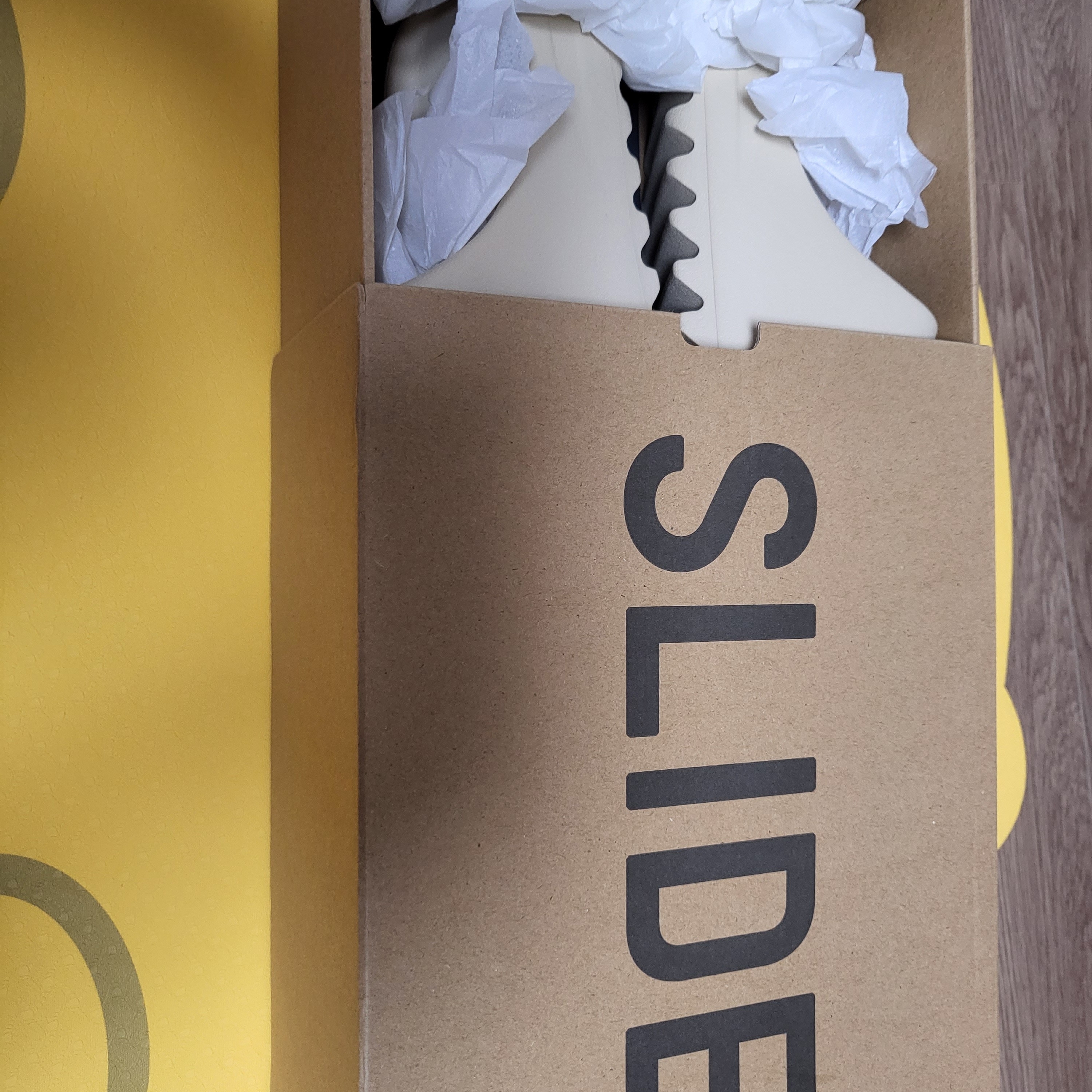 Adidas Yeezy Slide Bone 2022/2023 착용 스타일 - 3