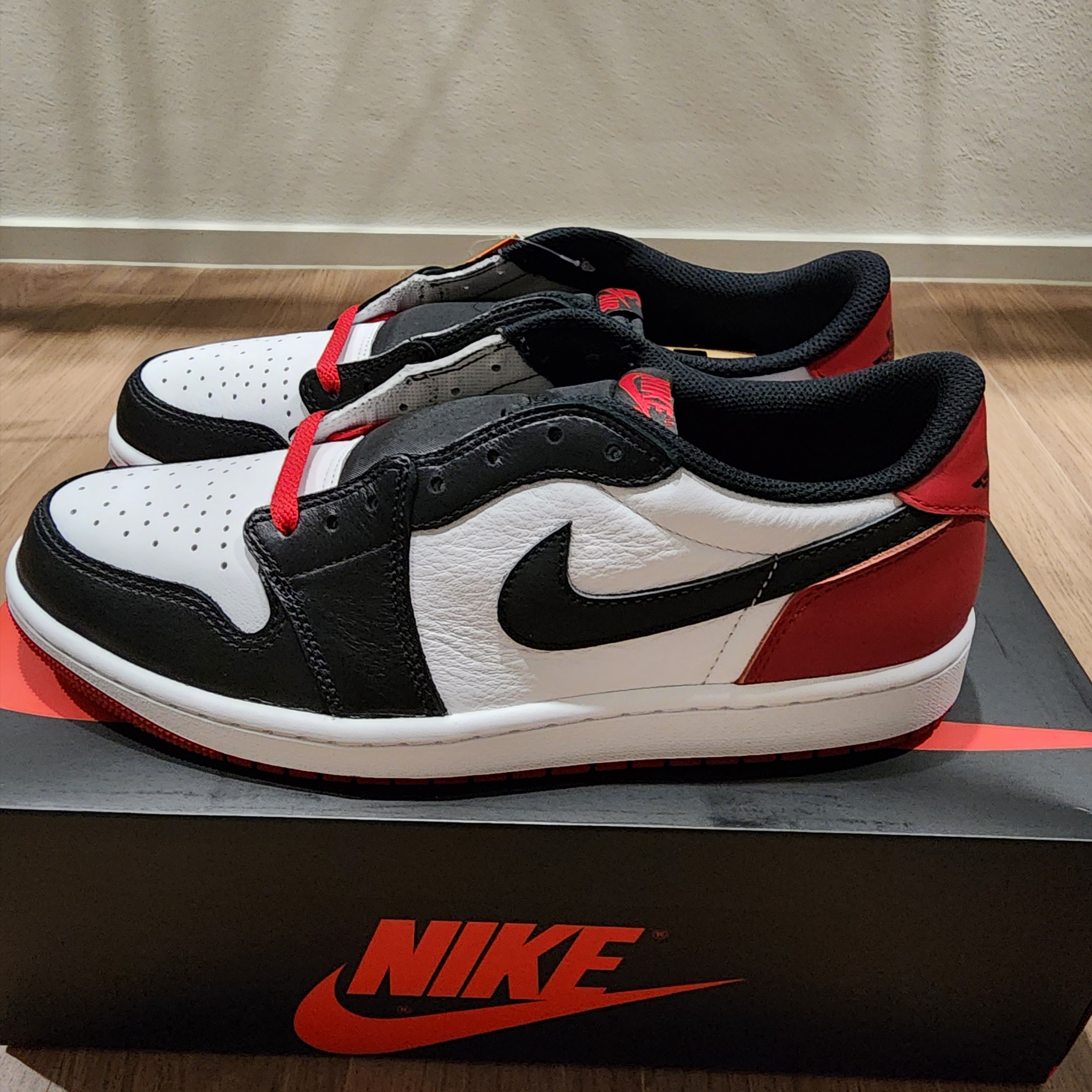 Jordan 1 Retro Low OG Black Toe 착용 스타일 - 2