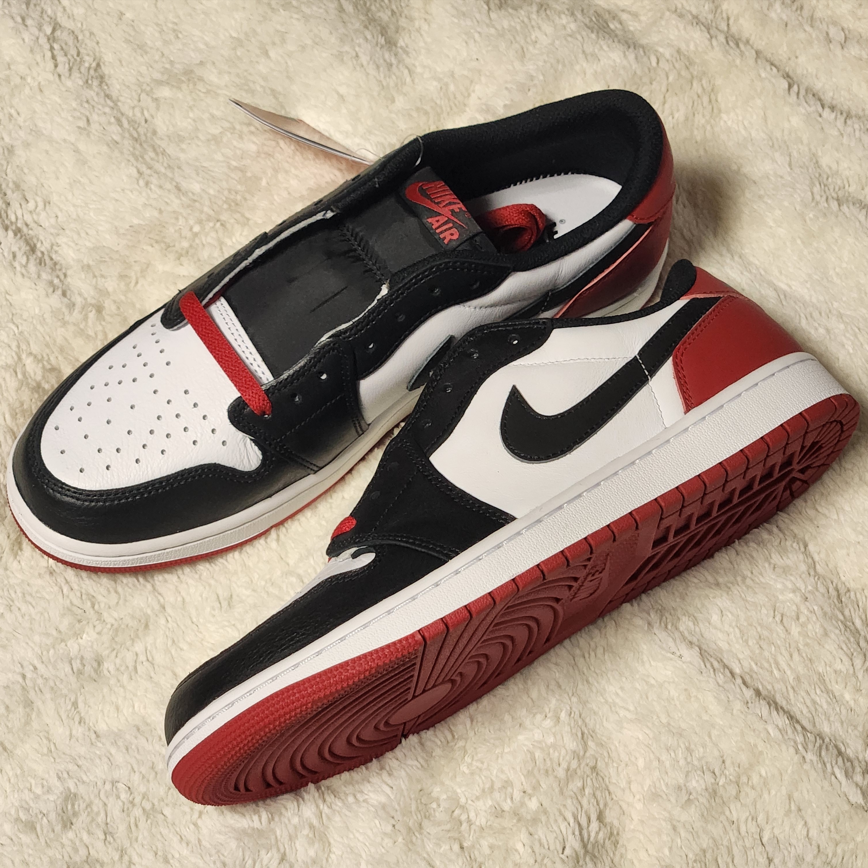 Jordan 1 Retro Low OG Black Toe 착용 스타일 - 4