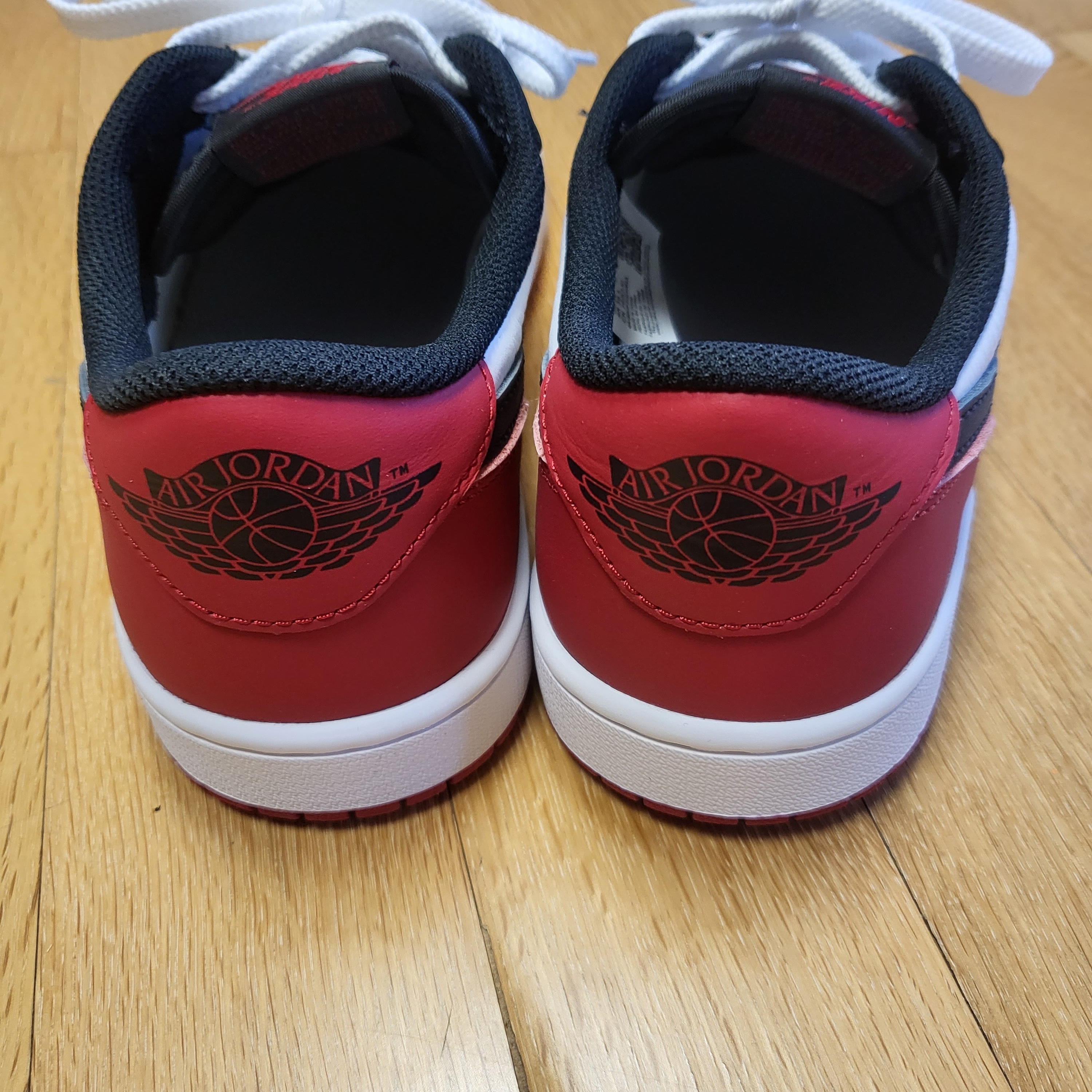 Jordan 1 Retro Low OG Black Toe 착용 스타일 - 3