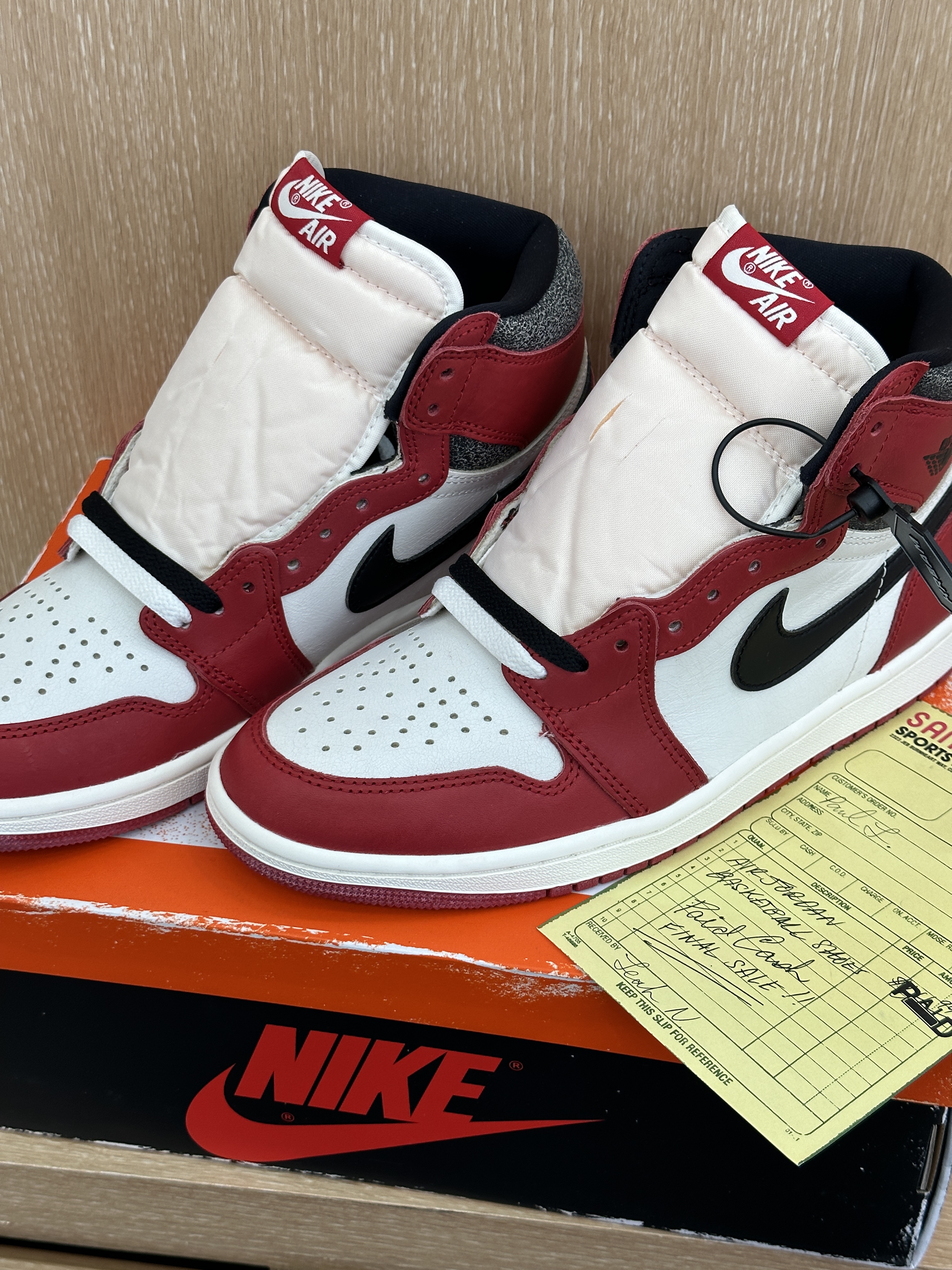 Jordan 1 Retro High OG Chicago 2022, Stussy Built Tough T-Shirt White 착용 스타일 - 1