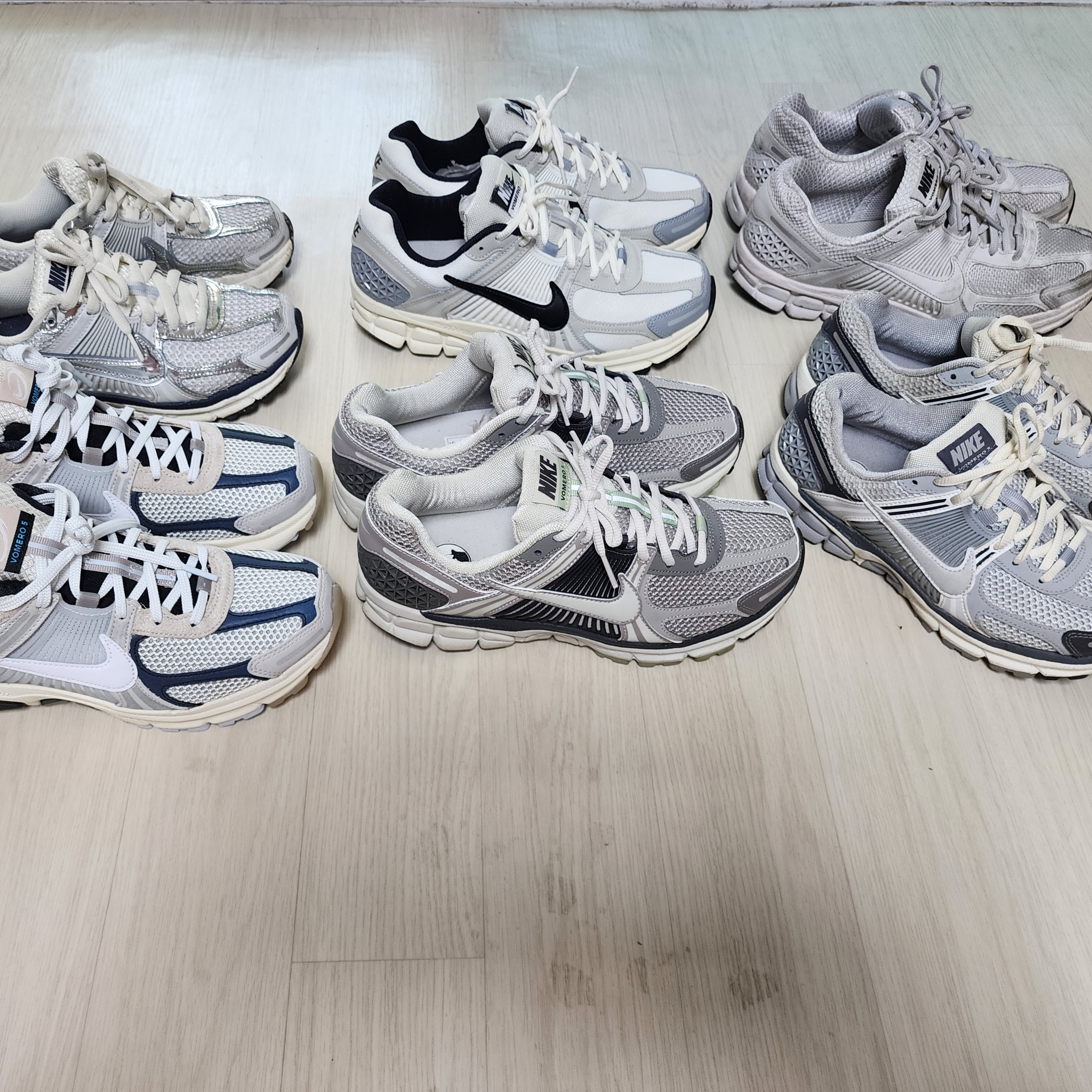 Nike Zoom Vomero 5 Light Bone and Black 착용 스타일 - 4