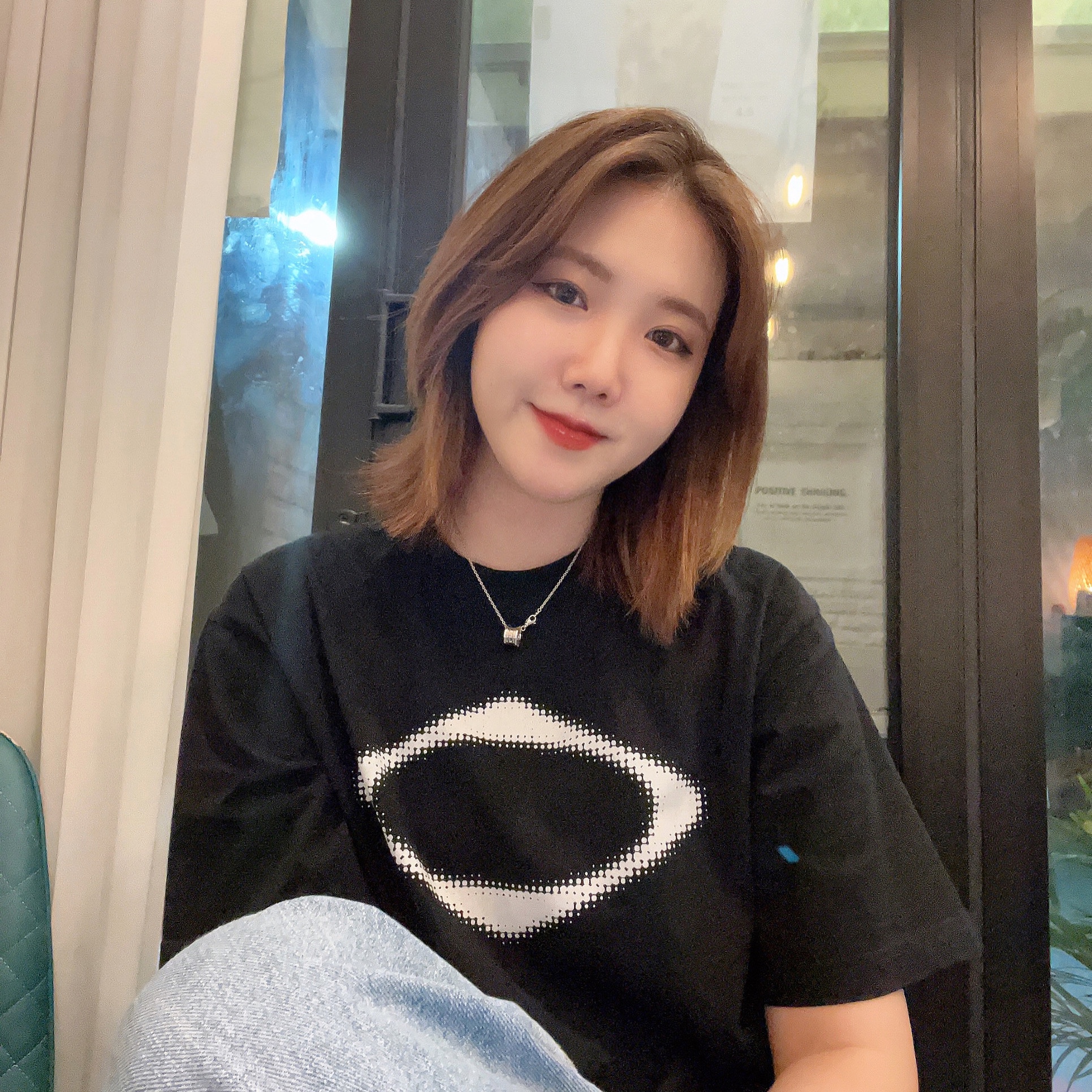 (W) Mischief Rhombus Blur T-Shirt Basic Black 착용 스타일
