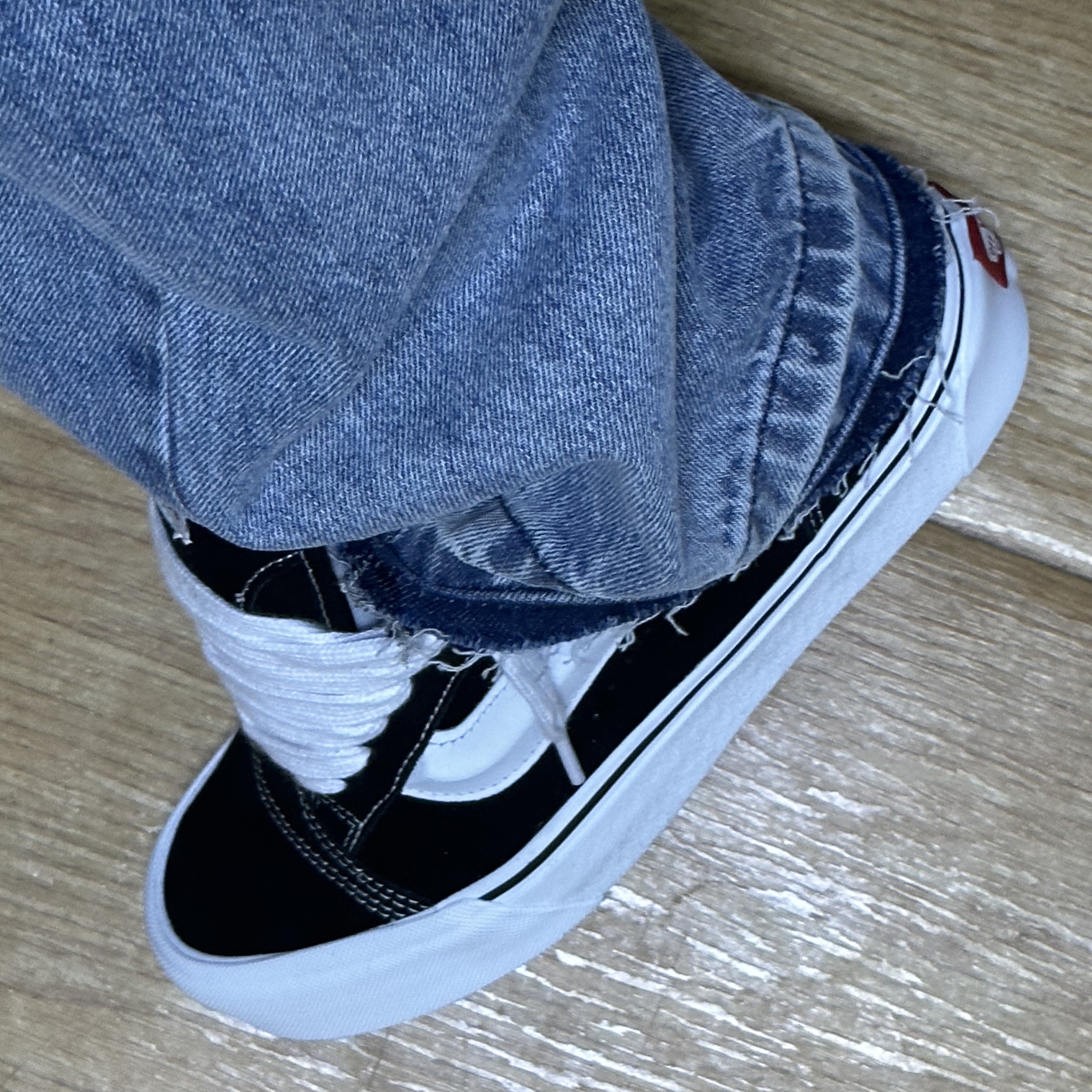 Vans Knu-Skool Black True White 착용 스타일