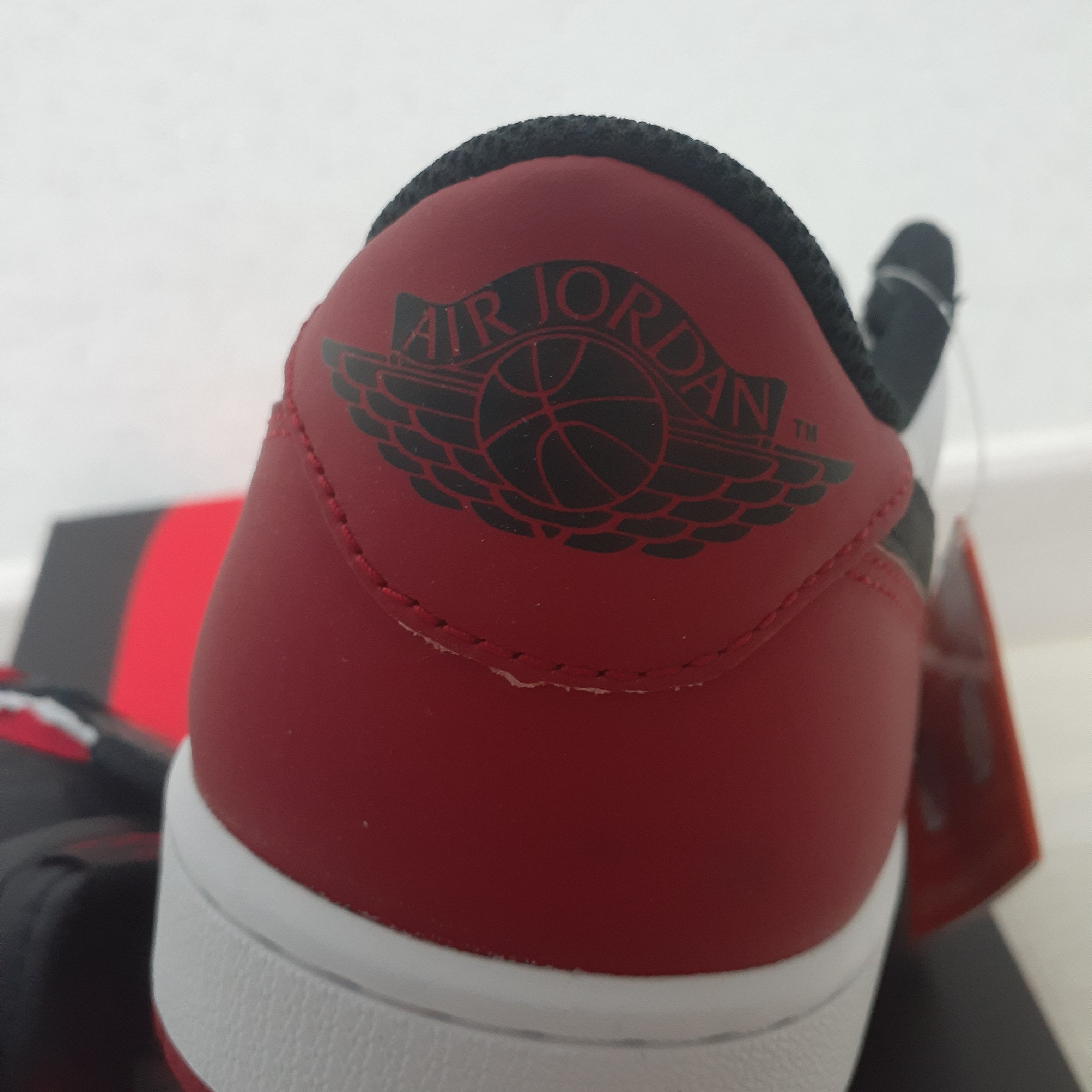 Jordan 1 Retro Low OG Black Toe 착용 스타일 - 1