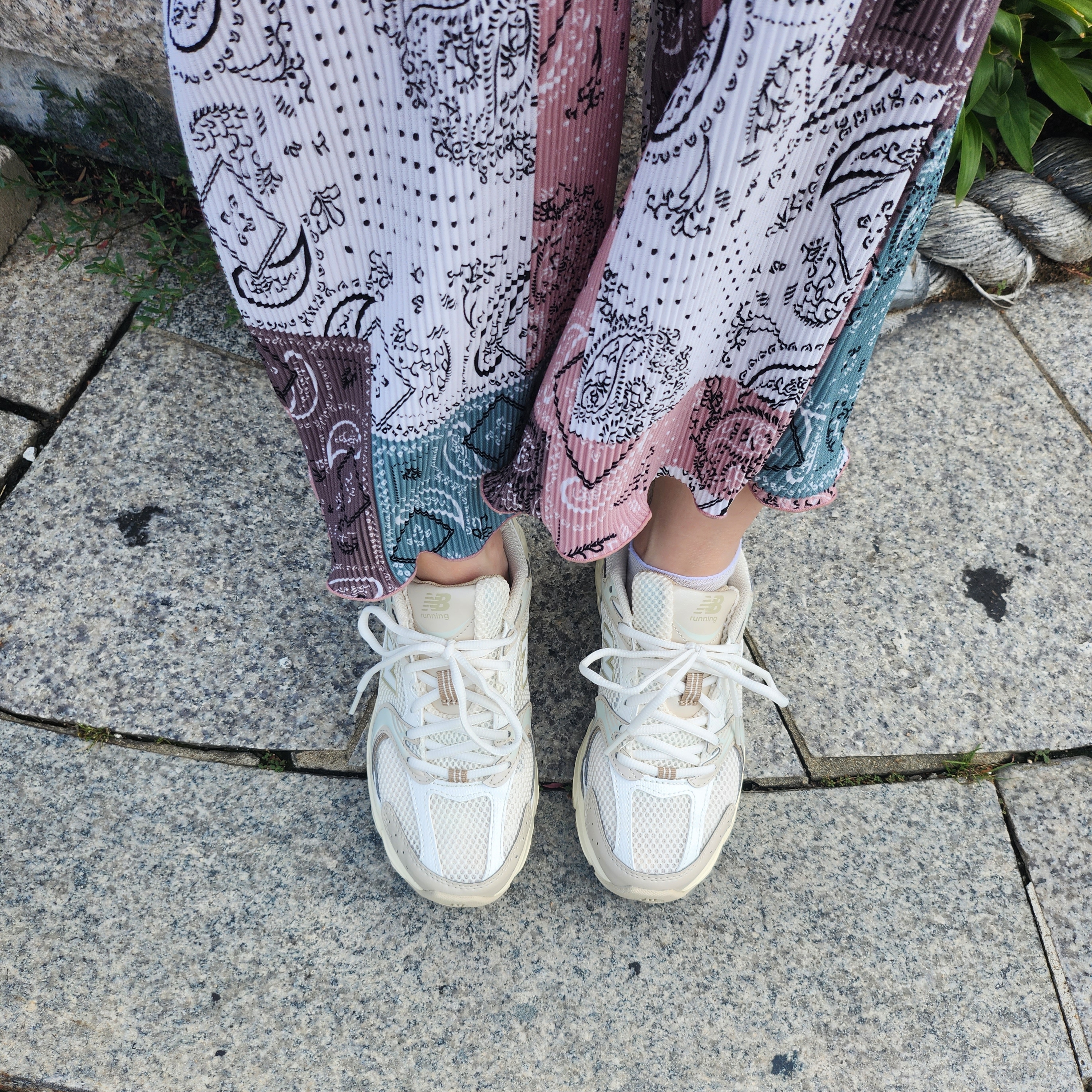 New Balance 530 Beige Angora 착용 스타일