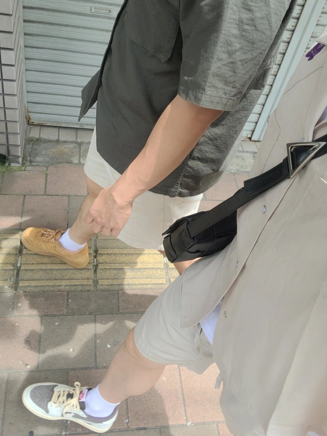 Jordan 1 x Travis Scott Retro Low OG SP Sail and Ridgerock, Needles S/S Cowboy One-Up Shirt Beige 착용 스타일