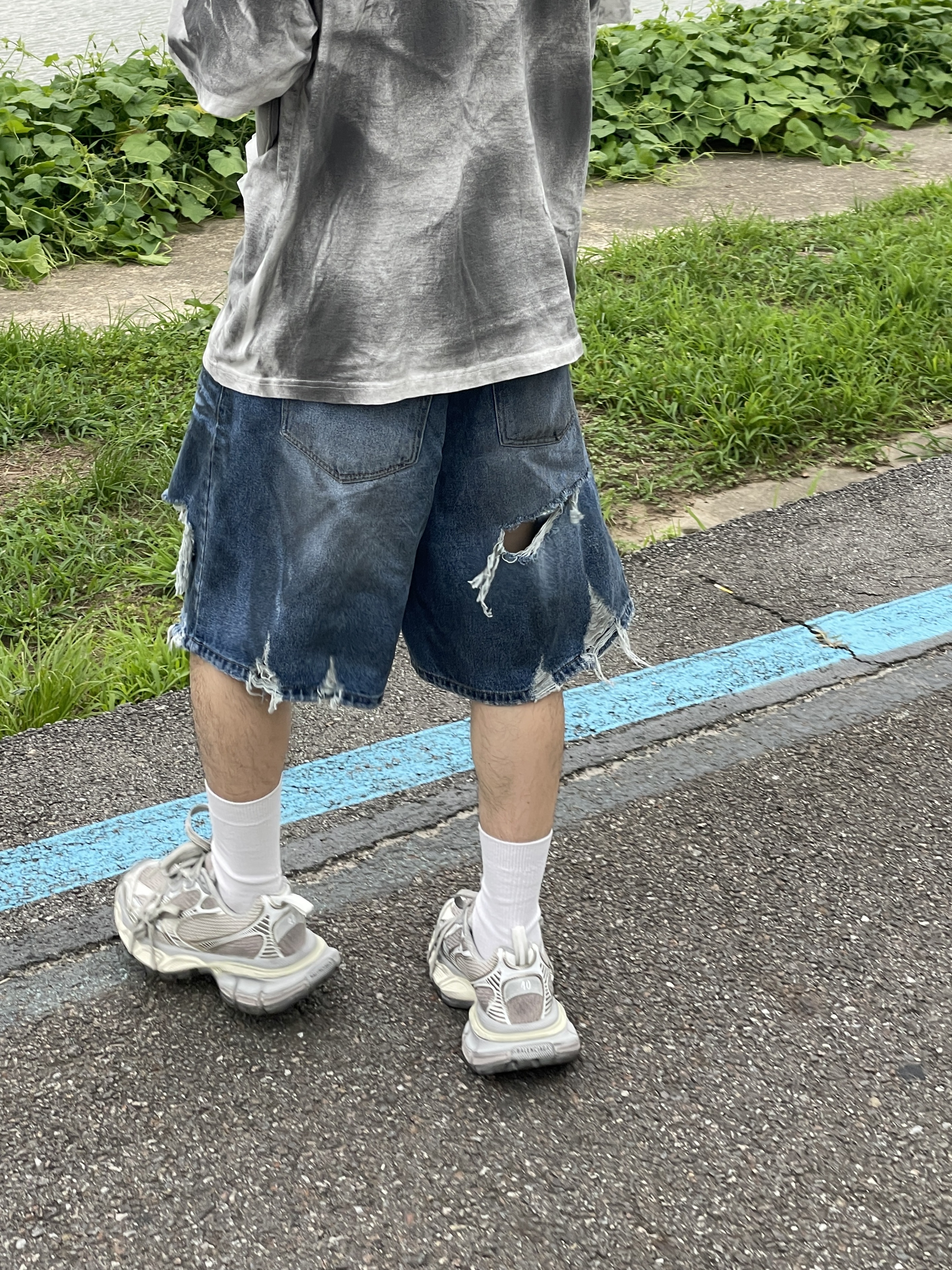Balenciaga 3XL Sneakers Light Beige 착용 스타일 - 3