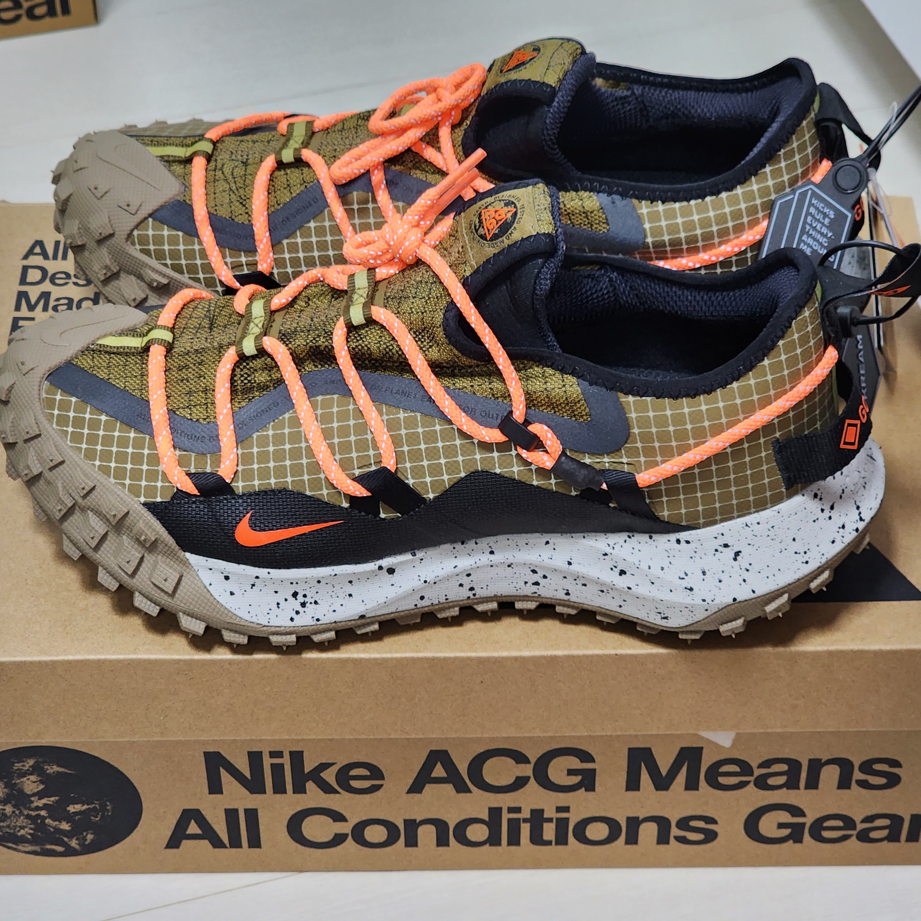 Nike ACG Mountain Fly Low Gore-Tex SE Hazel Rush 착용 스타일