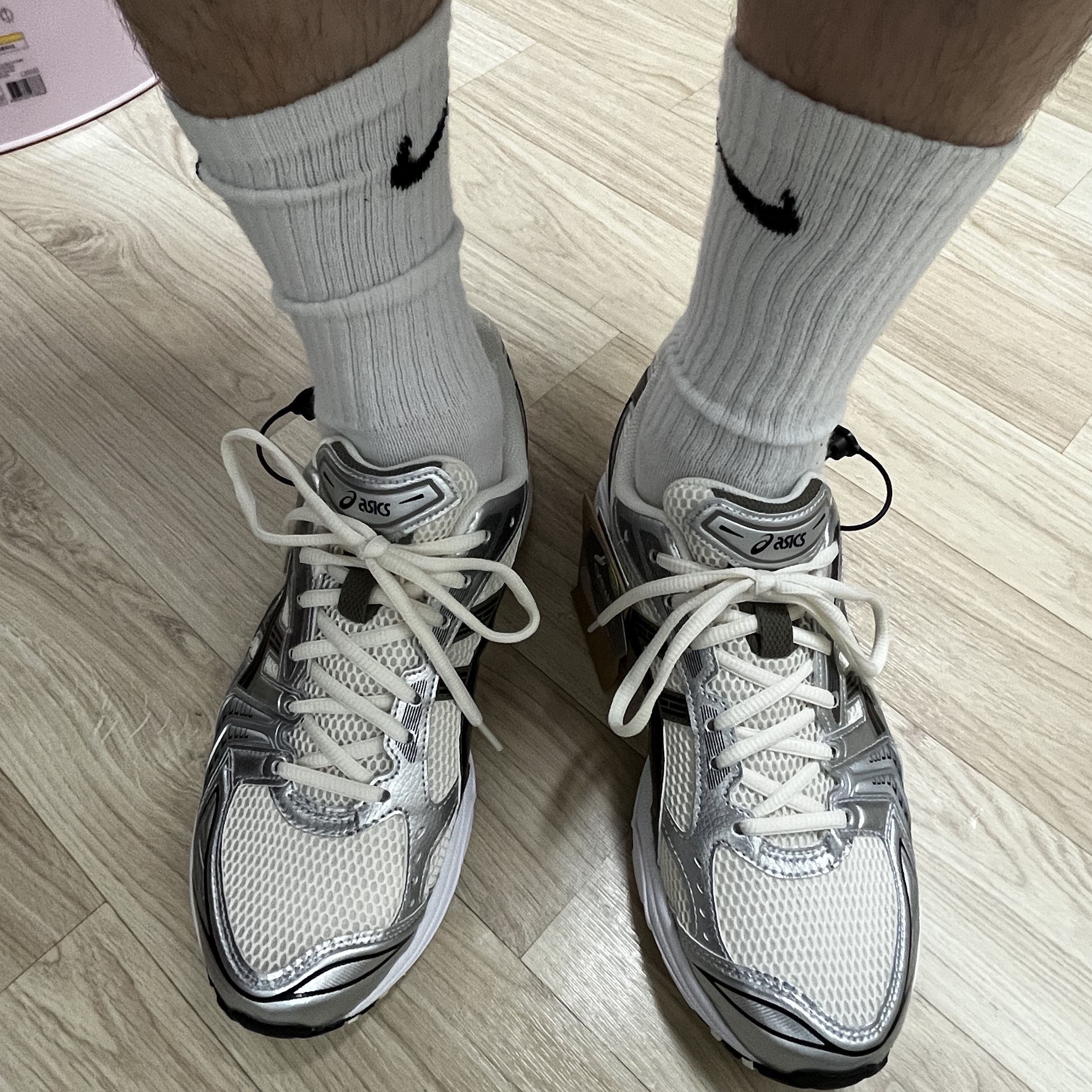 Asics Gel-Kayano 14 Cream Black 착용 스타일 - 2