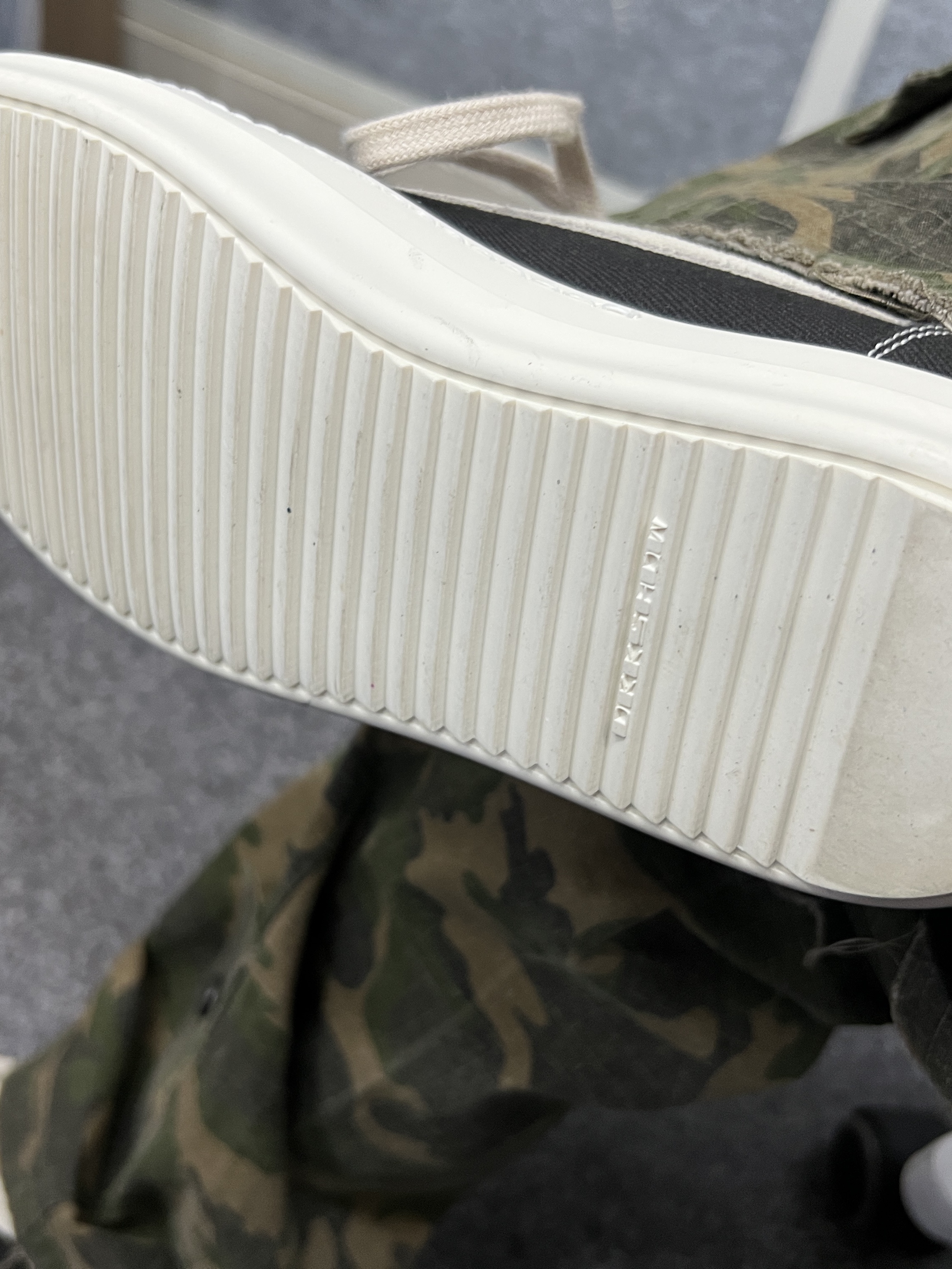 (W) Rick Owens Drkshdw Suede Vintage Sneakers Dark Dust 착용 스타일 - 4