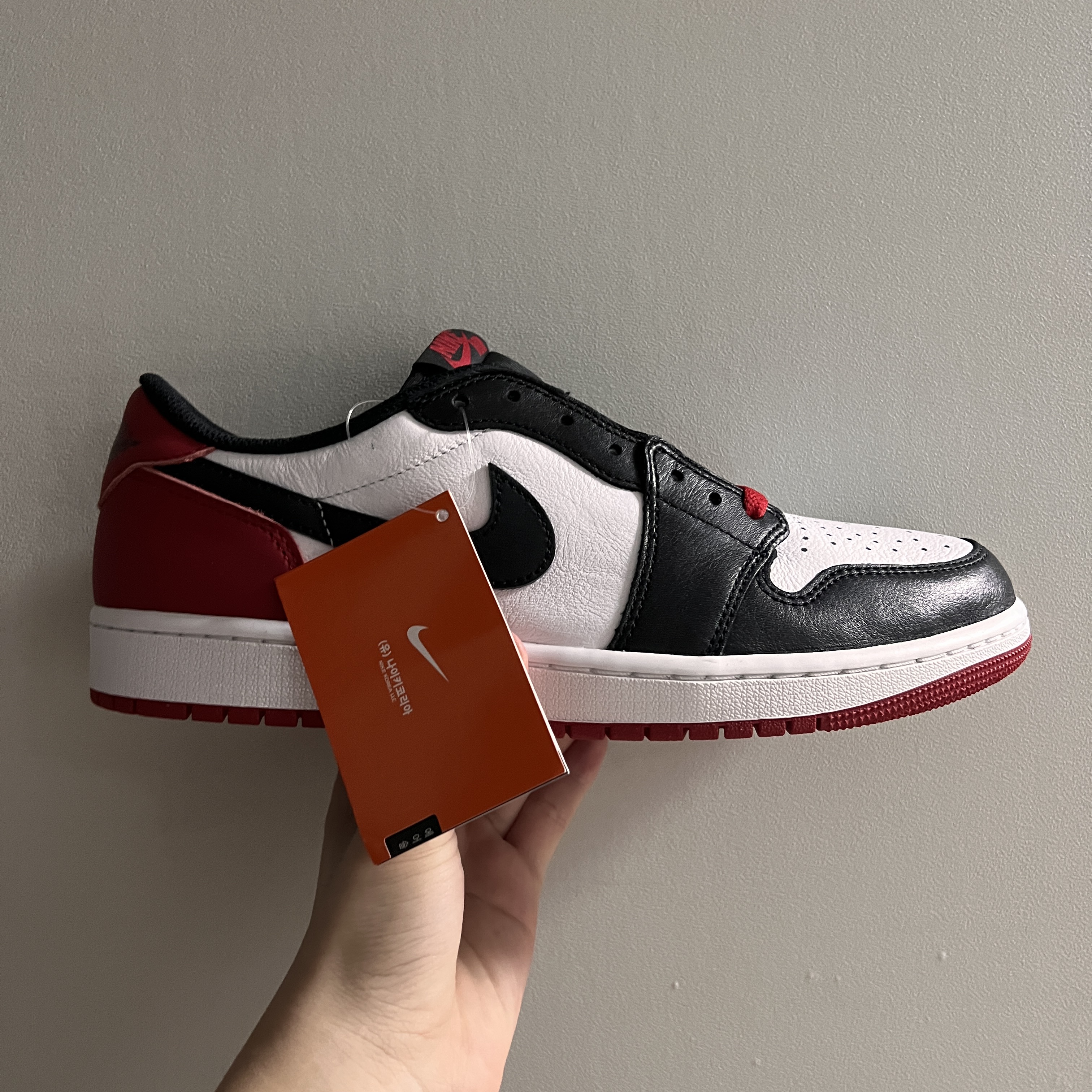 Jordan 1 Retro Low OG Black Toe 착용 스타일 - 2