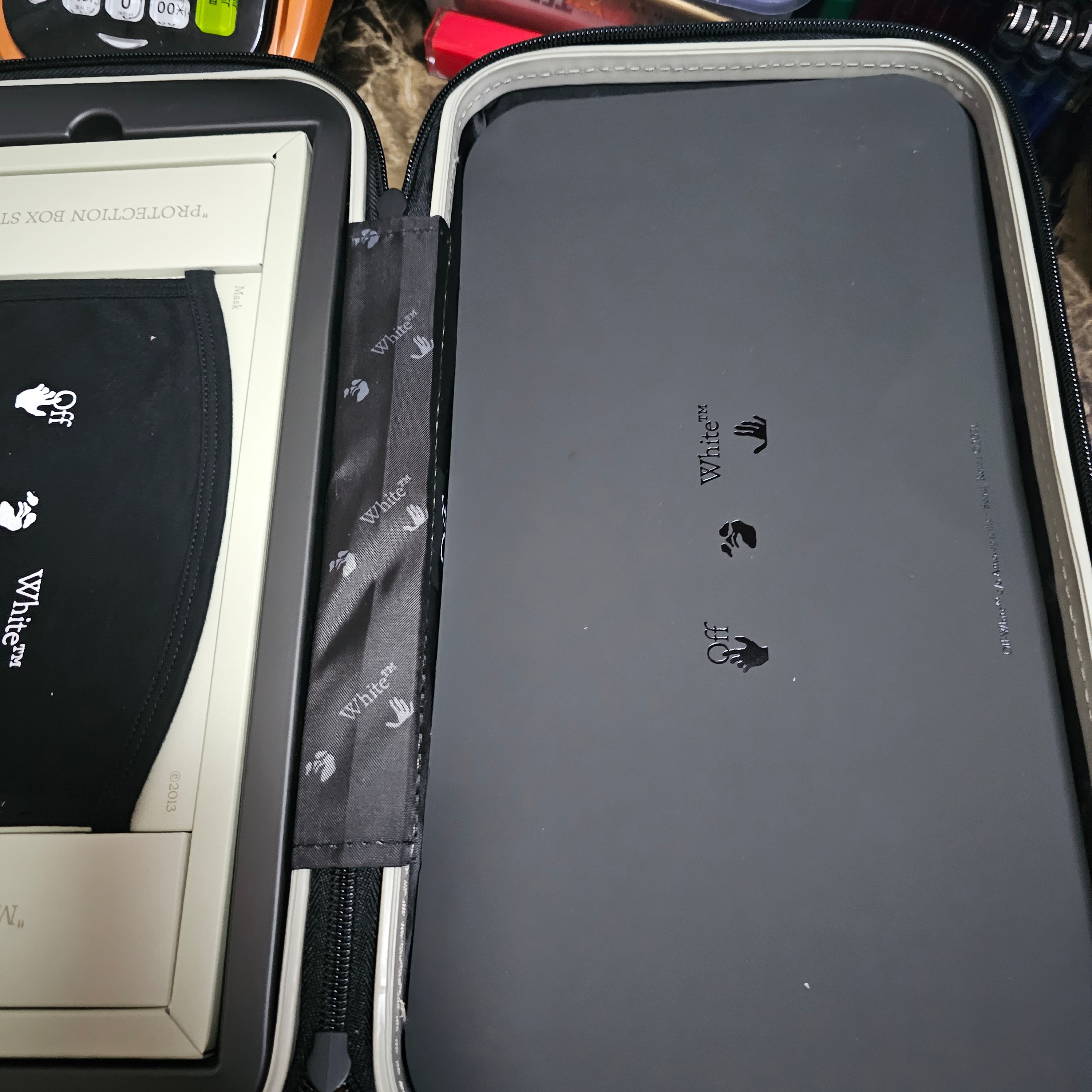 Off-White x Amore Pacific Protection Box (Without Cosmetics) 착용 스타일 - 2