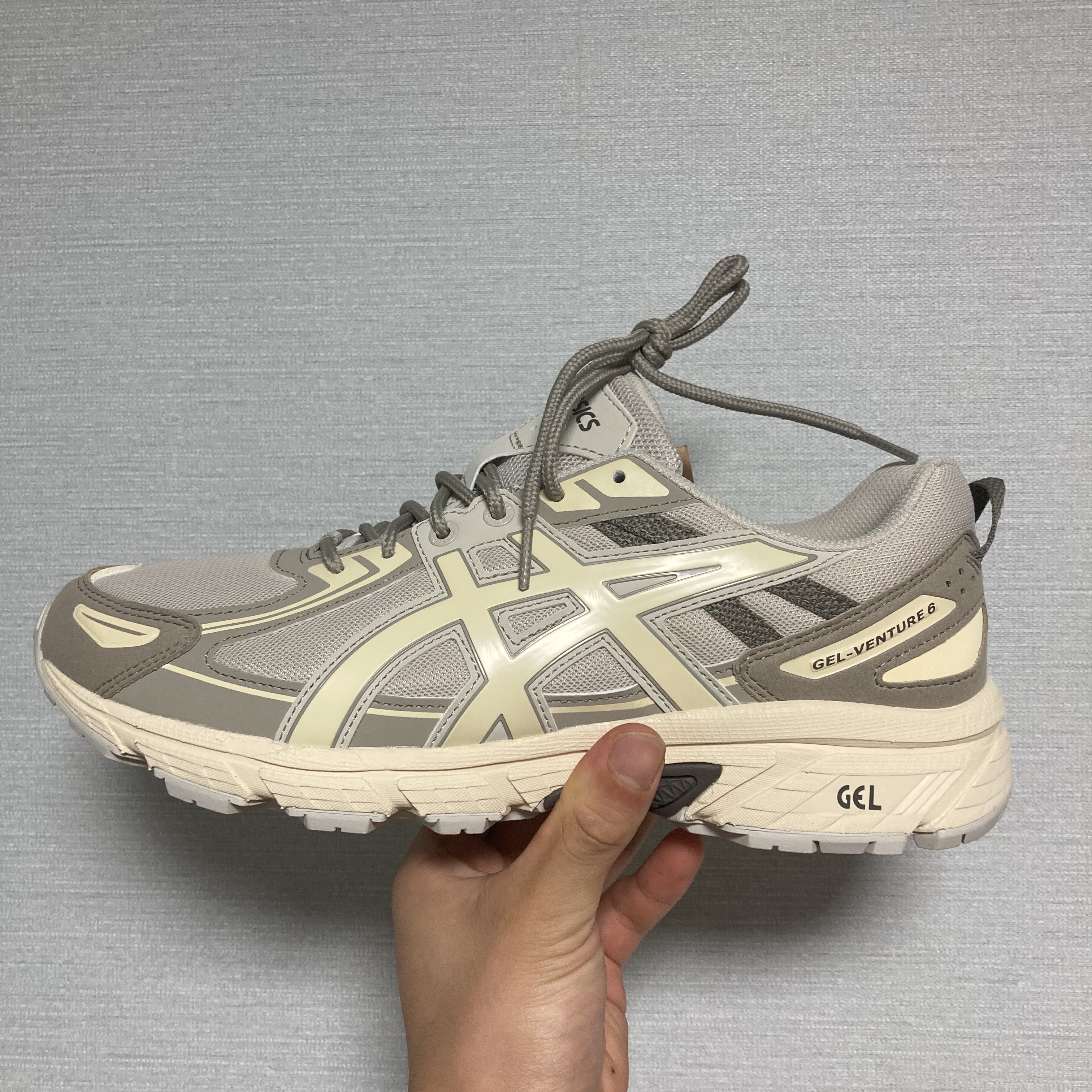 Asics Gel-Venture 6 Vanilla Custard 착용 스타일 - 2