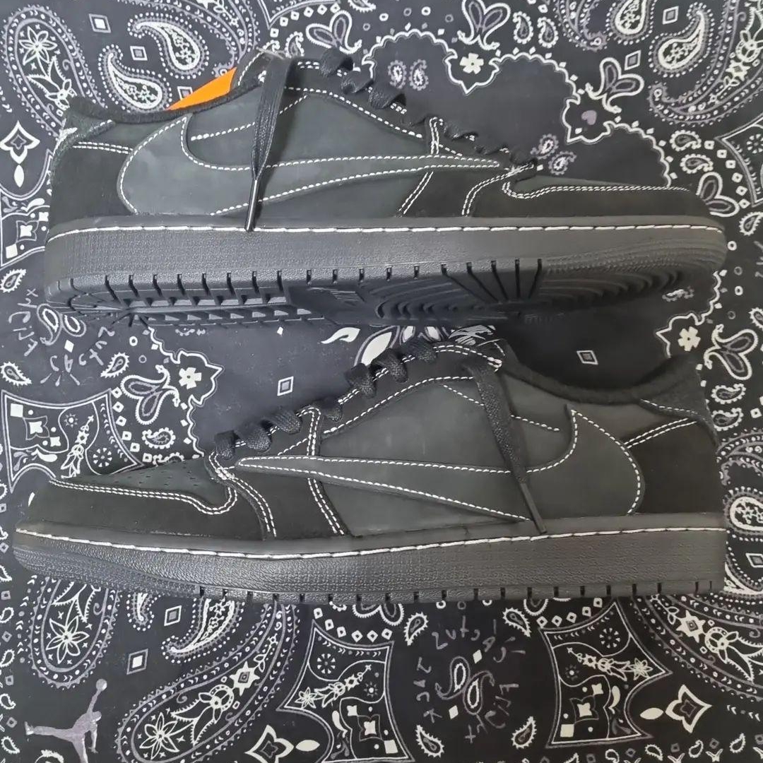 Jordan 1 x Travis Scott Retro Low OG SP Black Phantom 착용 스타일