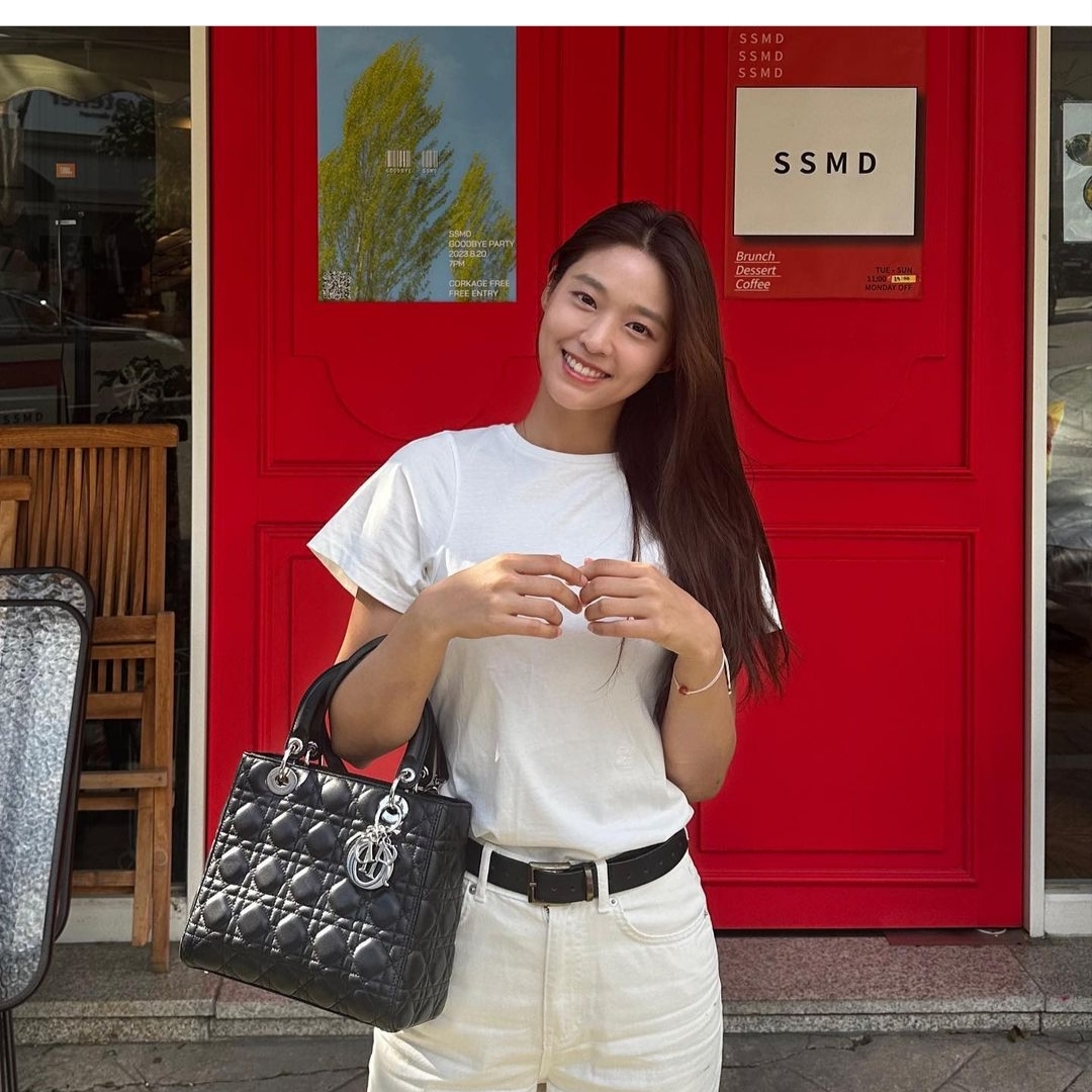 Dior Medium Lady Bag Cannage Lambskin Black Silver 착용 스타일 - 1