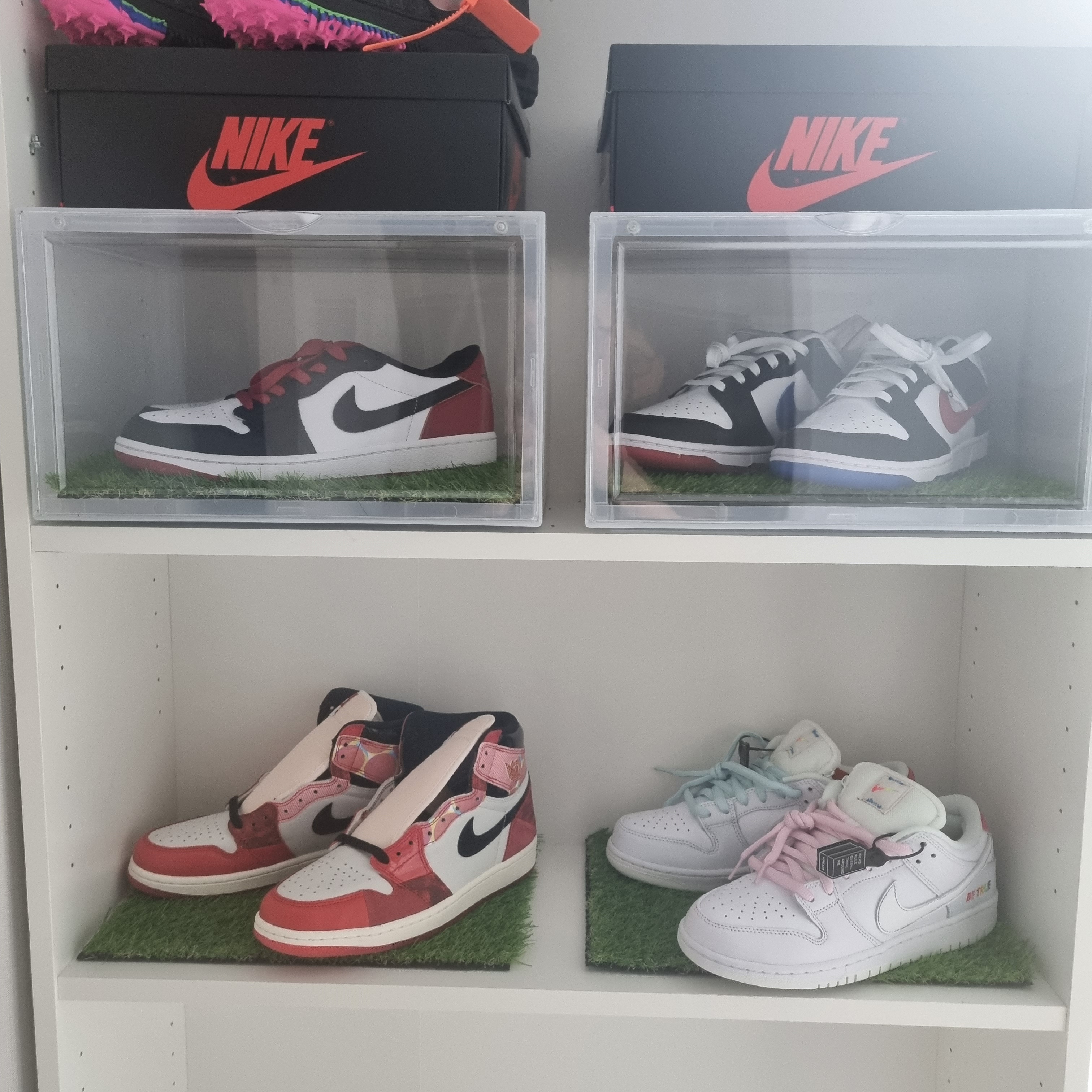 Jordan 1 Retro Low OG Black Toe, Nike Dunk Low SE Seoul 착용 스타일 - 1