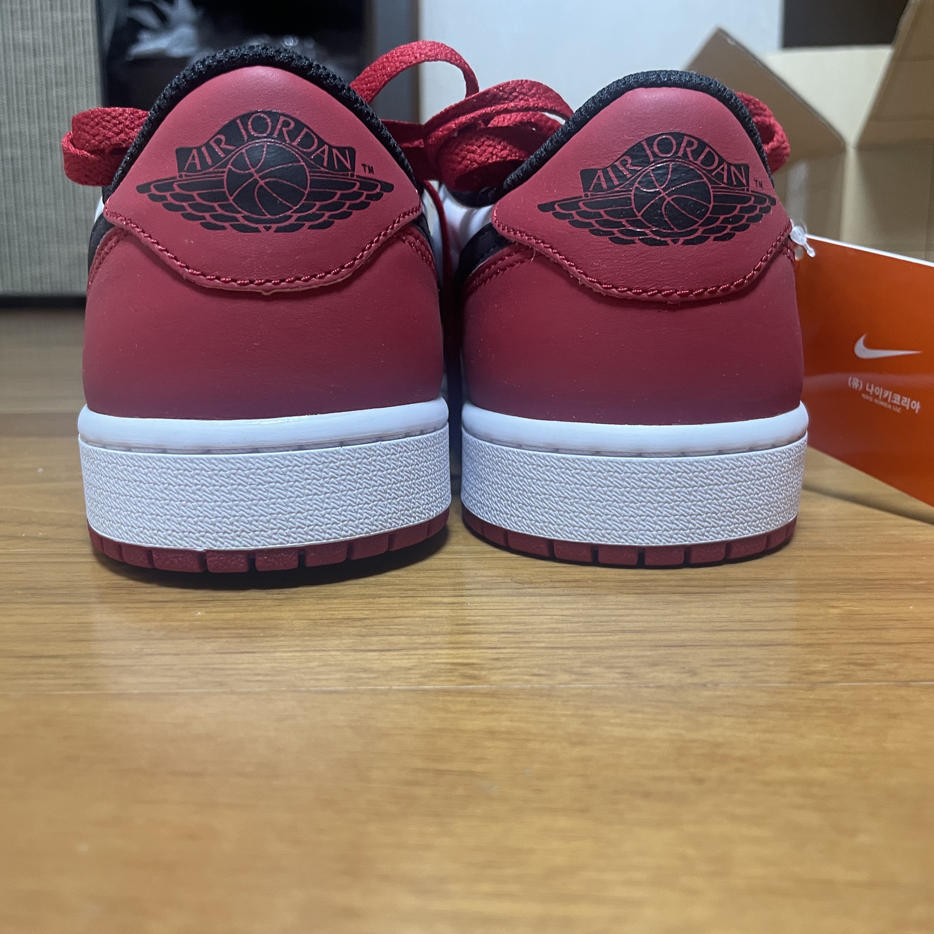 Jordan 1 Retro Low OG Black Toe 착용 스타일 - 2