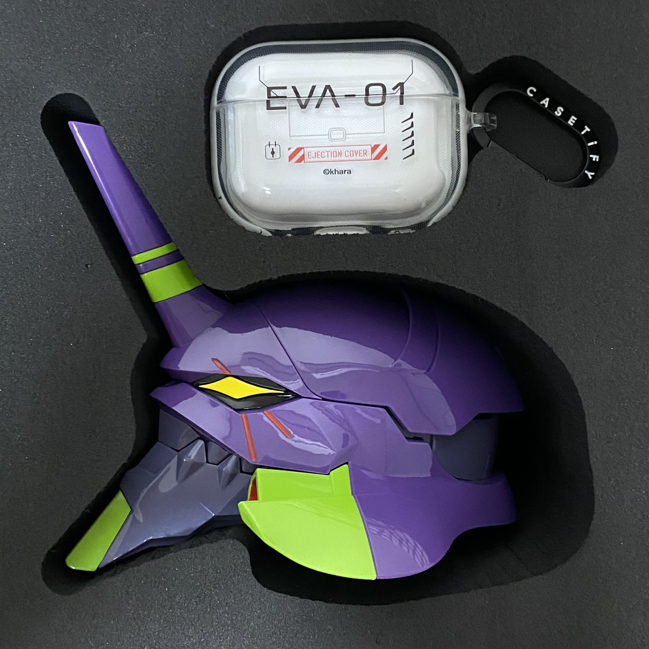 Casetify x Evangelion Test Type-01 Collectible AirPods Pro 2nd Gen Case 착용 스타일 - 1