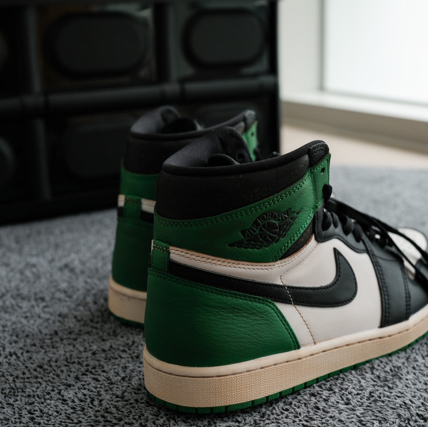 Jordan 1 Retro High OG Black and Lucky Green 착용 스타일 - 2