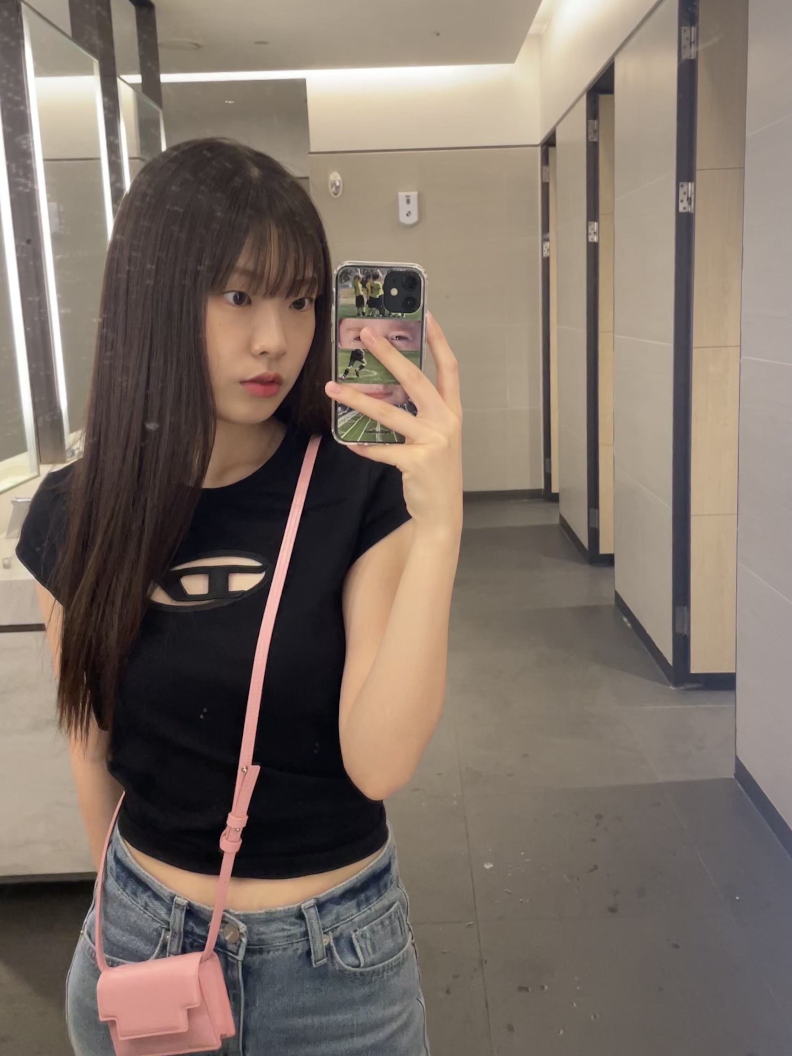 (W) Diesel T-Angie Peekaboo Logo T-Shirt Black 착용 스타일 - 2