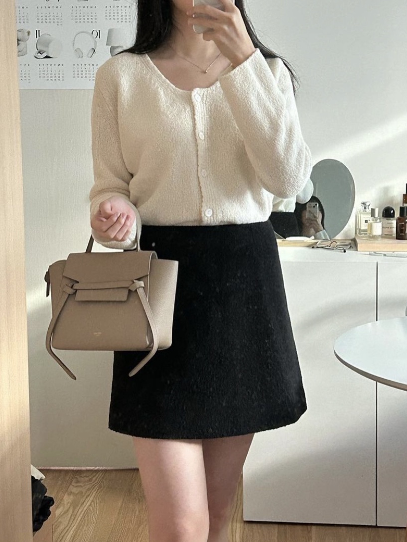 Celine Nano Belt Bag in Grained Calfskin Light Taupe, Celine Nano Belt Bag in Grained Calfskin Azure 착용 스타일