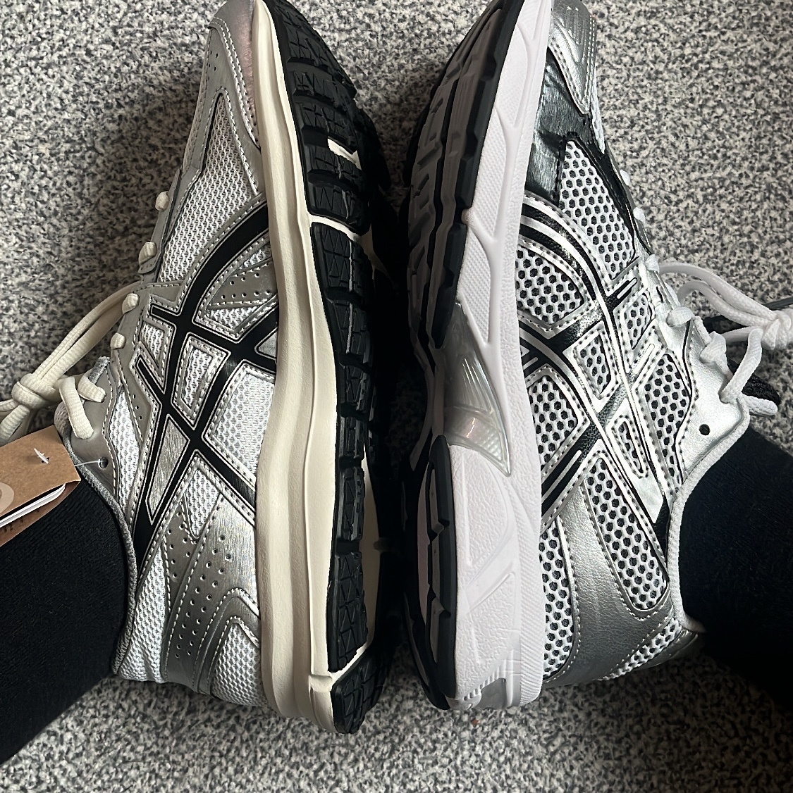 Asics Jog 100 S White Black - 2E Wide, Asics Gel-1130 White Black 착용 스타일 - 2
