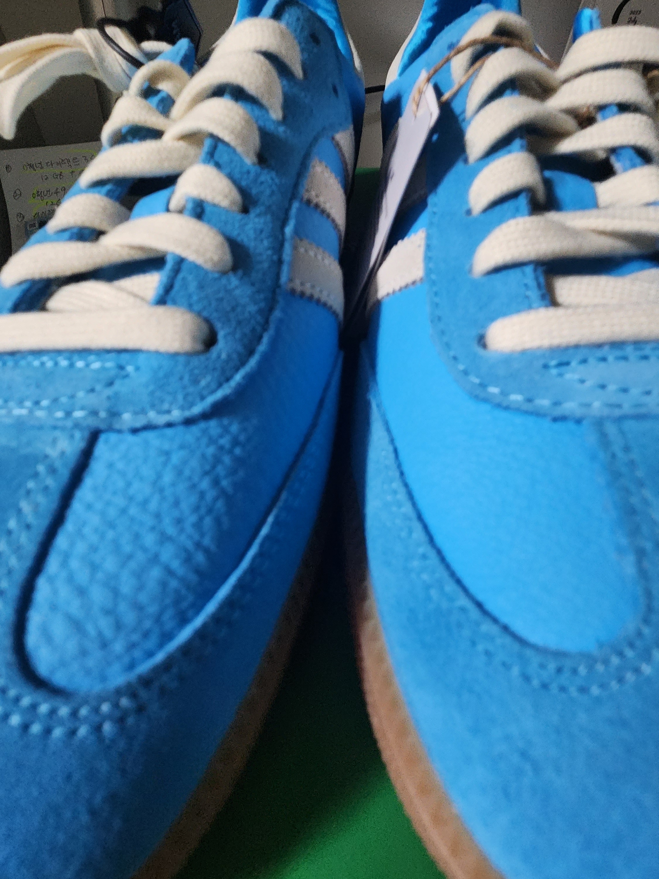Adidas x Sporty & Rich Samba Blue Rush Cream White 착용 스타일 - 4