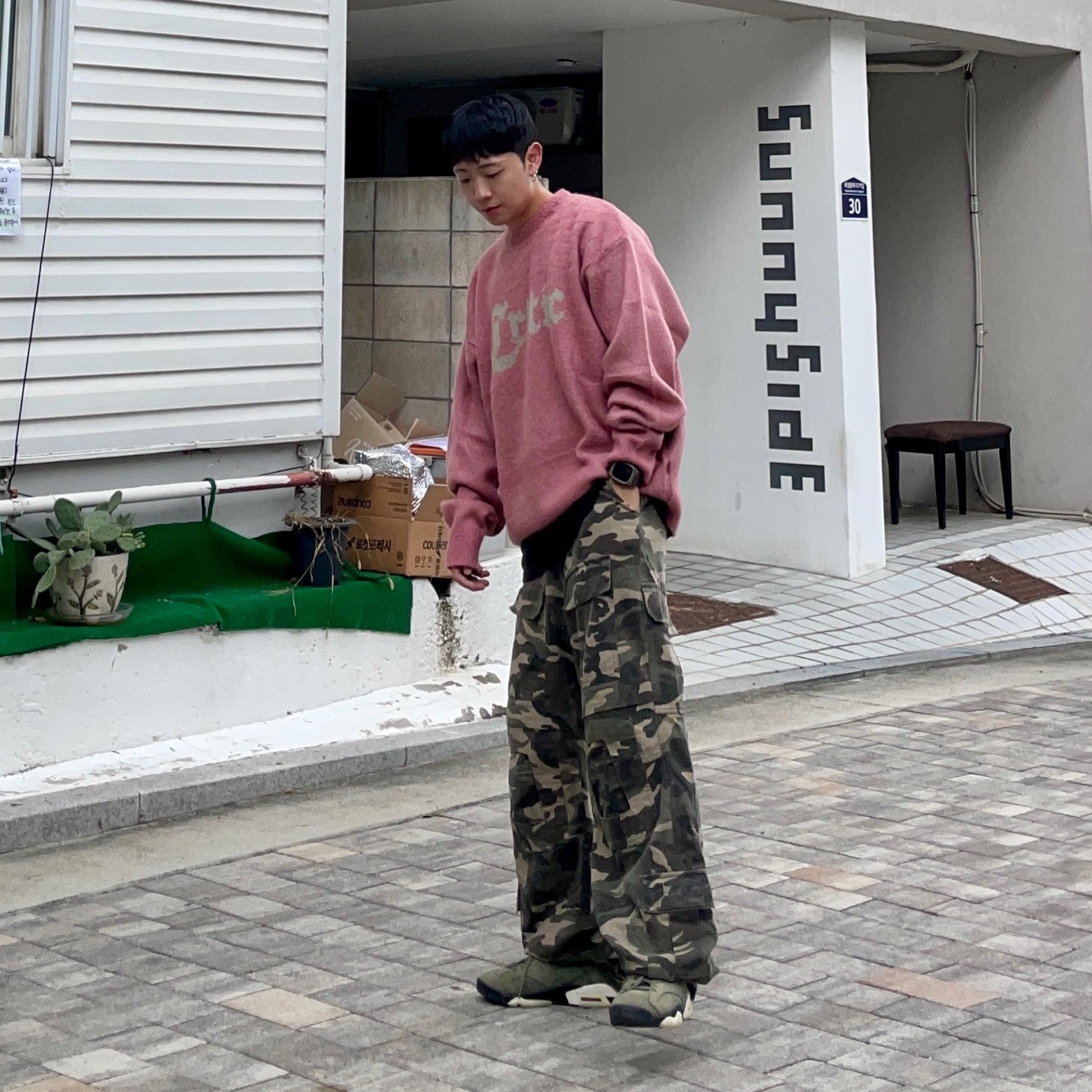 Jordan 6 x Travis Scott Retro Olive, Project G/R Tactical Cargo Pants Camo 착용 스타일