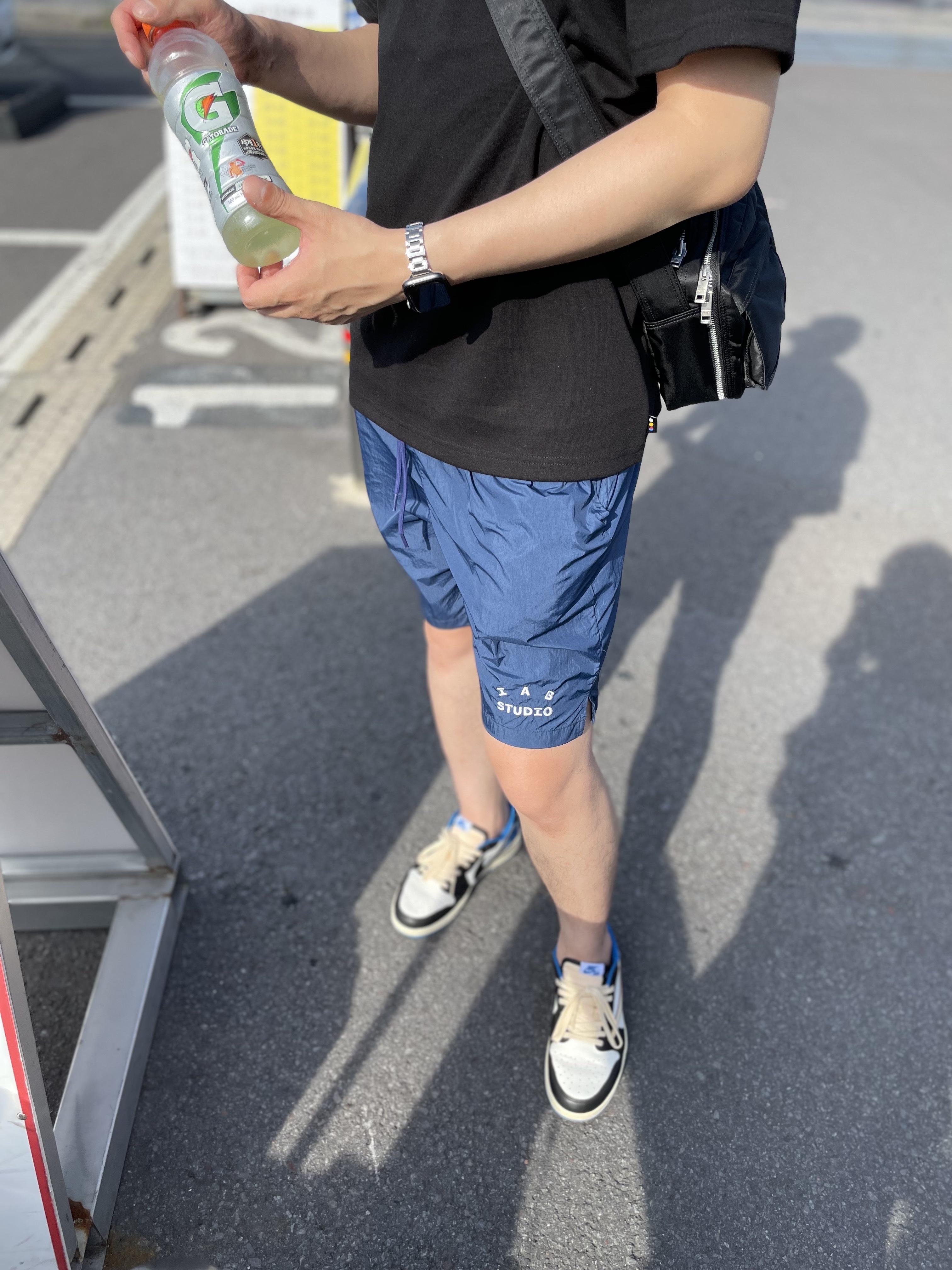 Jordan 1 x Travis Scott x Fragment Retro Low OG SP Military Blue, Porter Tanker Shoulder Bag S Black 착용 스타일 - 2