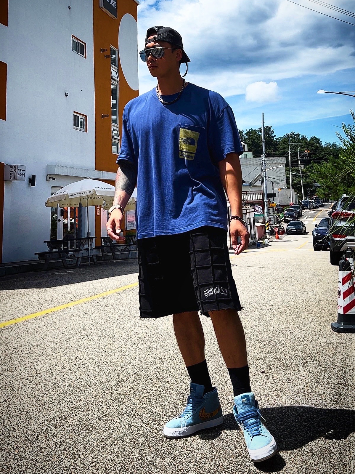 Supreme Pigment Canvas S Logo 6-Panel Black - 23SS, Supreme Reverse Patchwork Sweatshorts Black - 22SS 착용 스타일 - 2