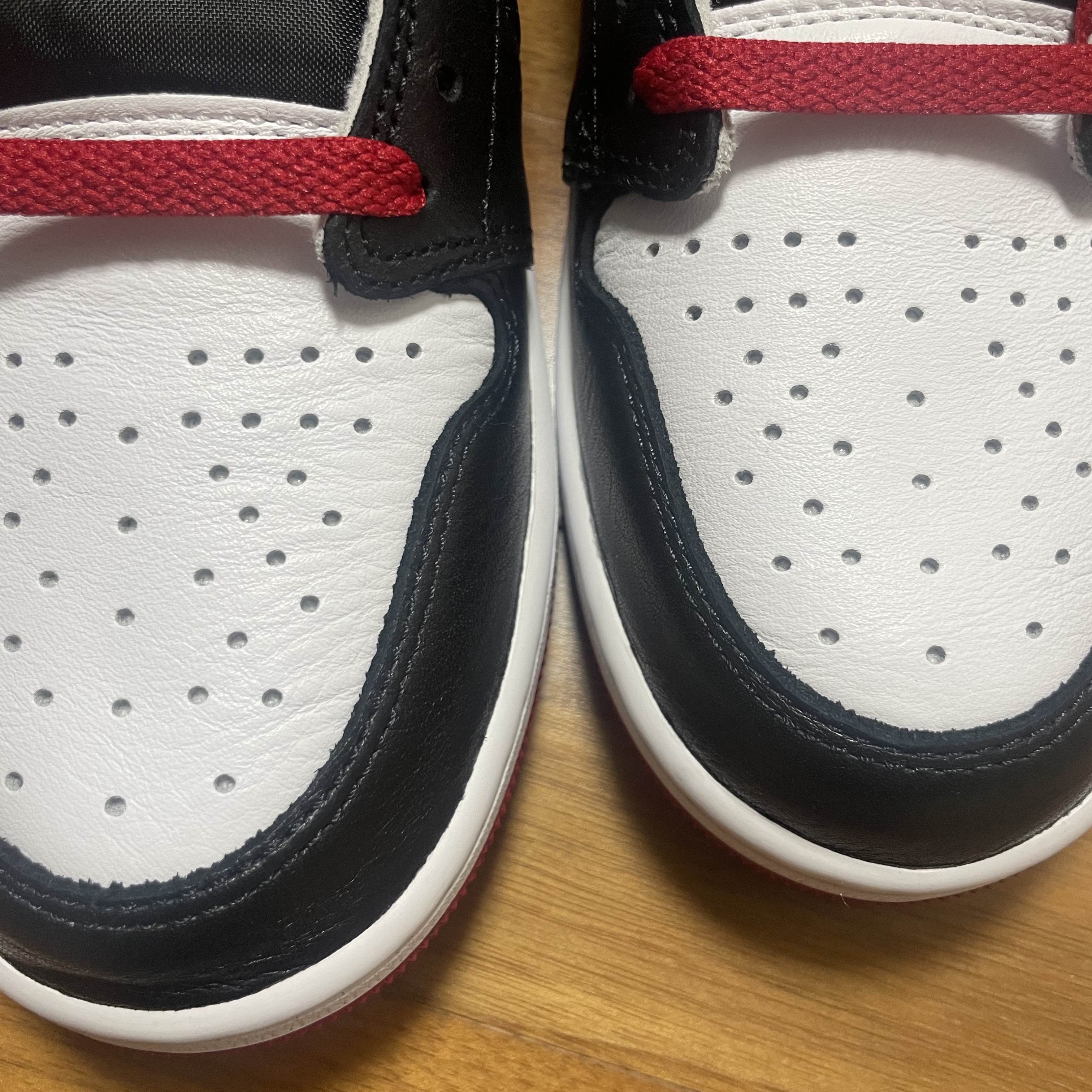 Jordan 1 Retro Low OG Black Toe 착용 스타일 - 1
