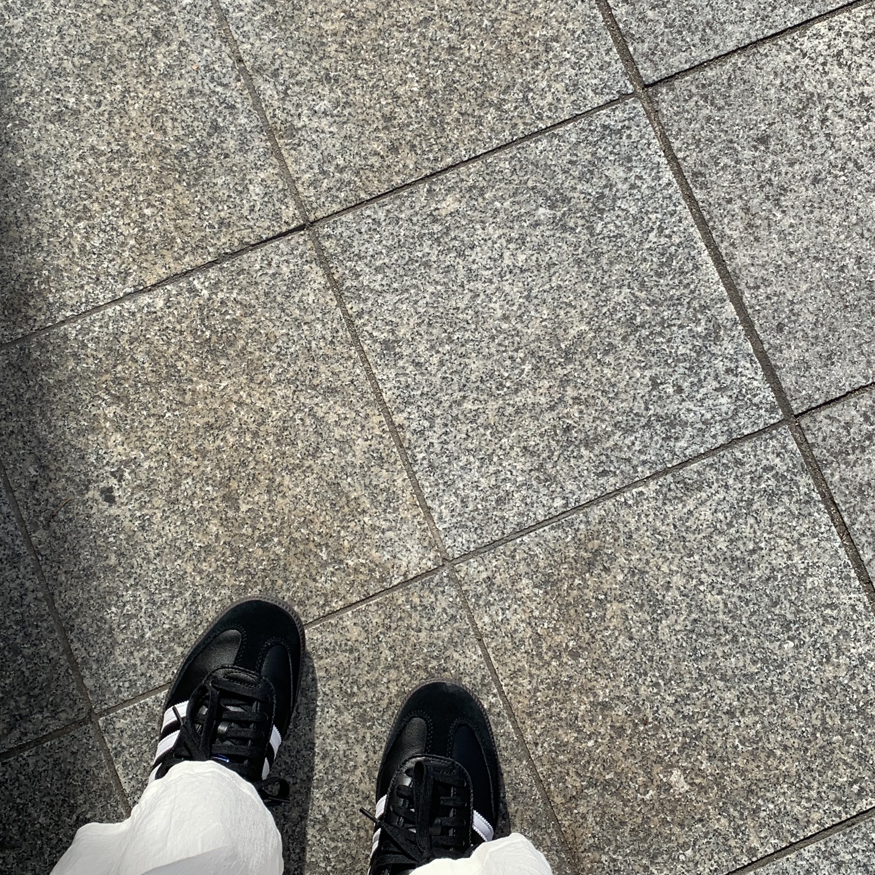 Adidas Samba OG Black White Gum 착용 스타일