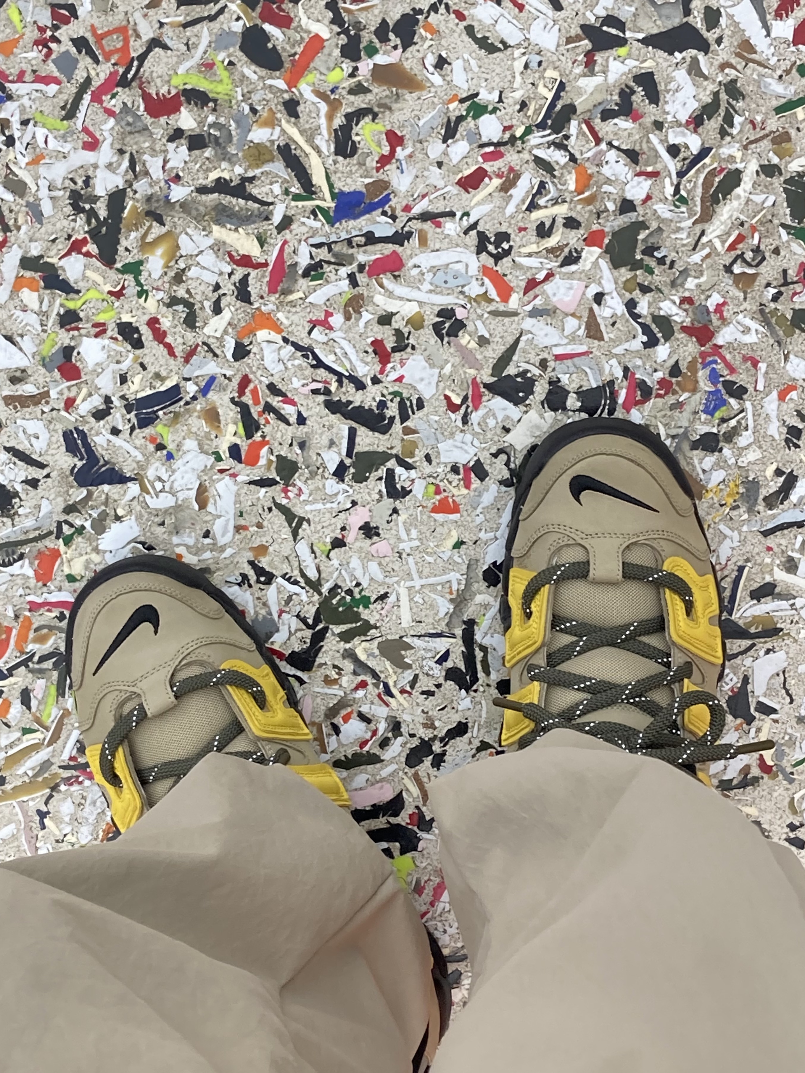 Nike x Ambush Air More Uptempo Low Vivid Sulfur and Limestone 착용 스타일 - 3